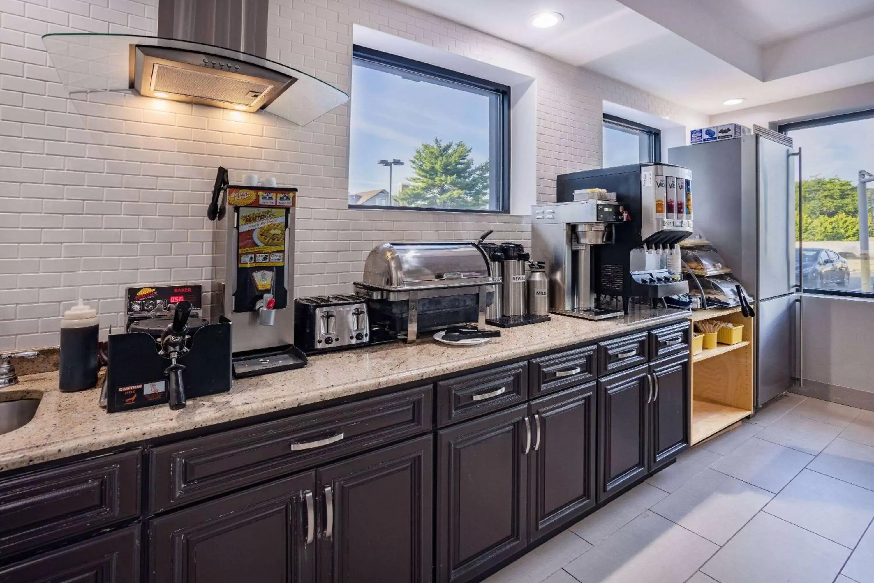 Breakfast, Kitchen/Kitchenette in Wingate by Wyndham Fishkill