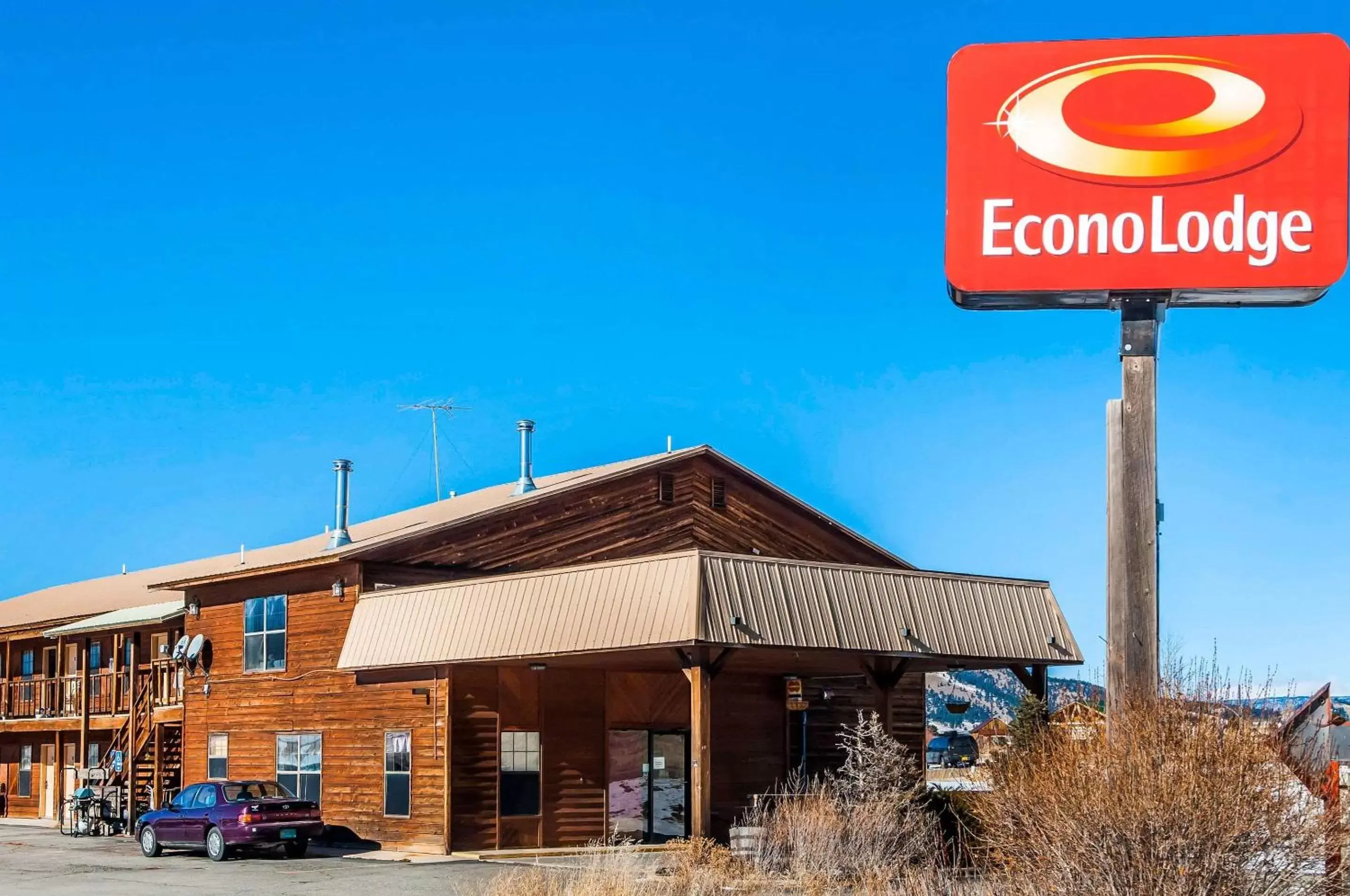Property building in Econo Lodge Eagle Nest