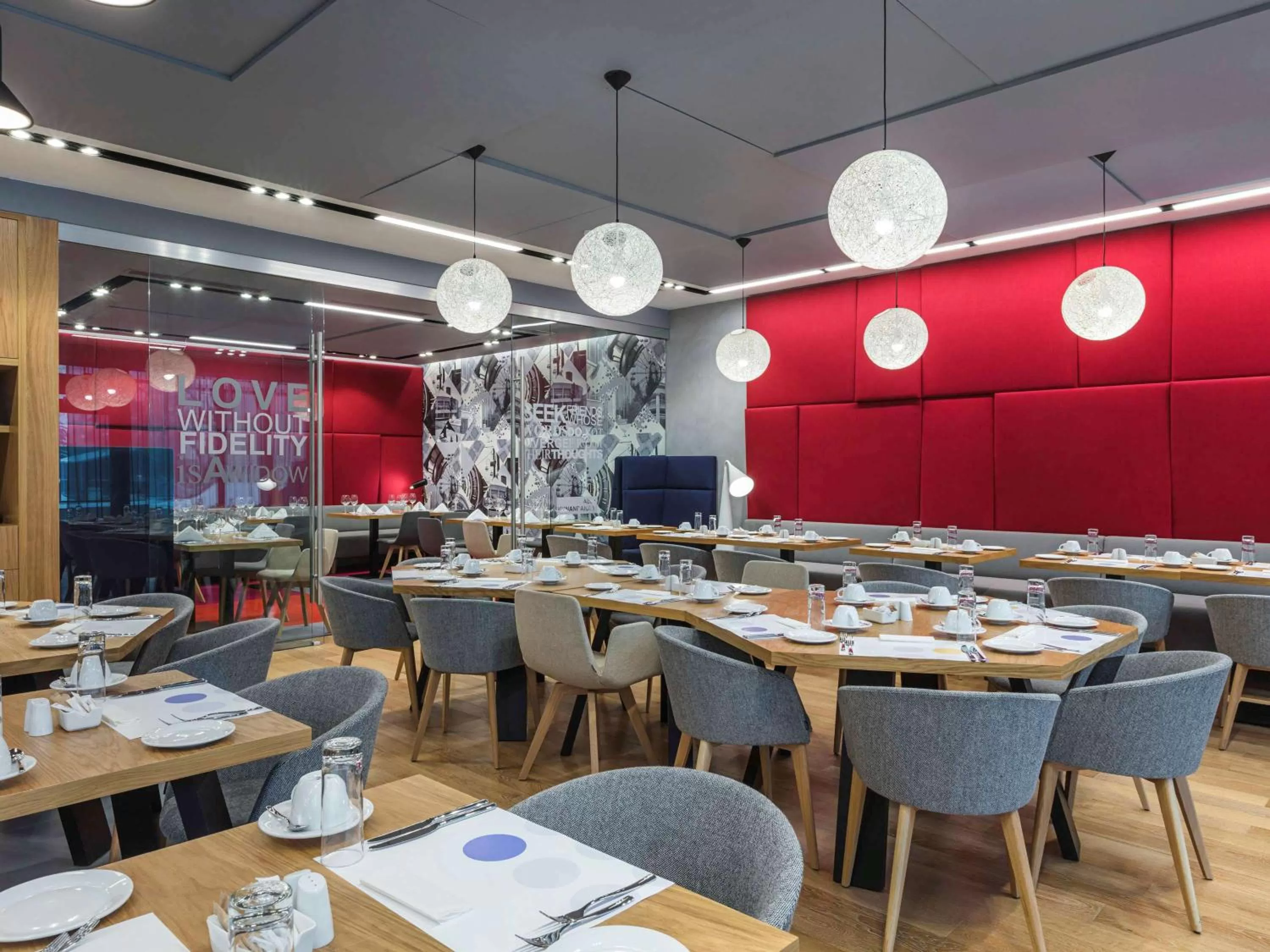 Restaurant/places to eat in Novotel Almaty City Center