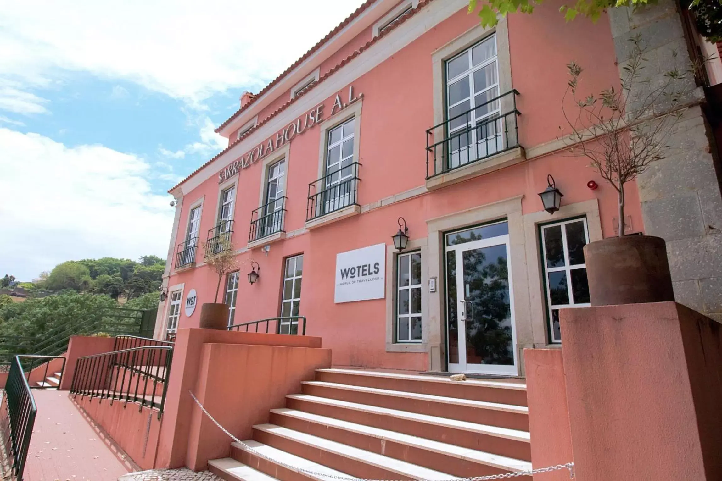 Property Building in WOT Sintra Sarrazola