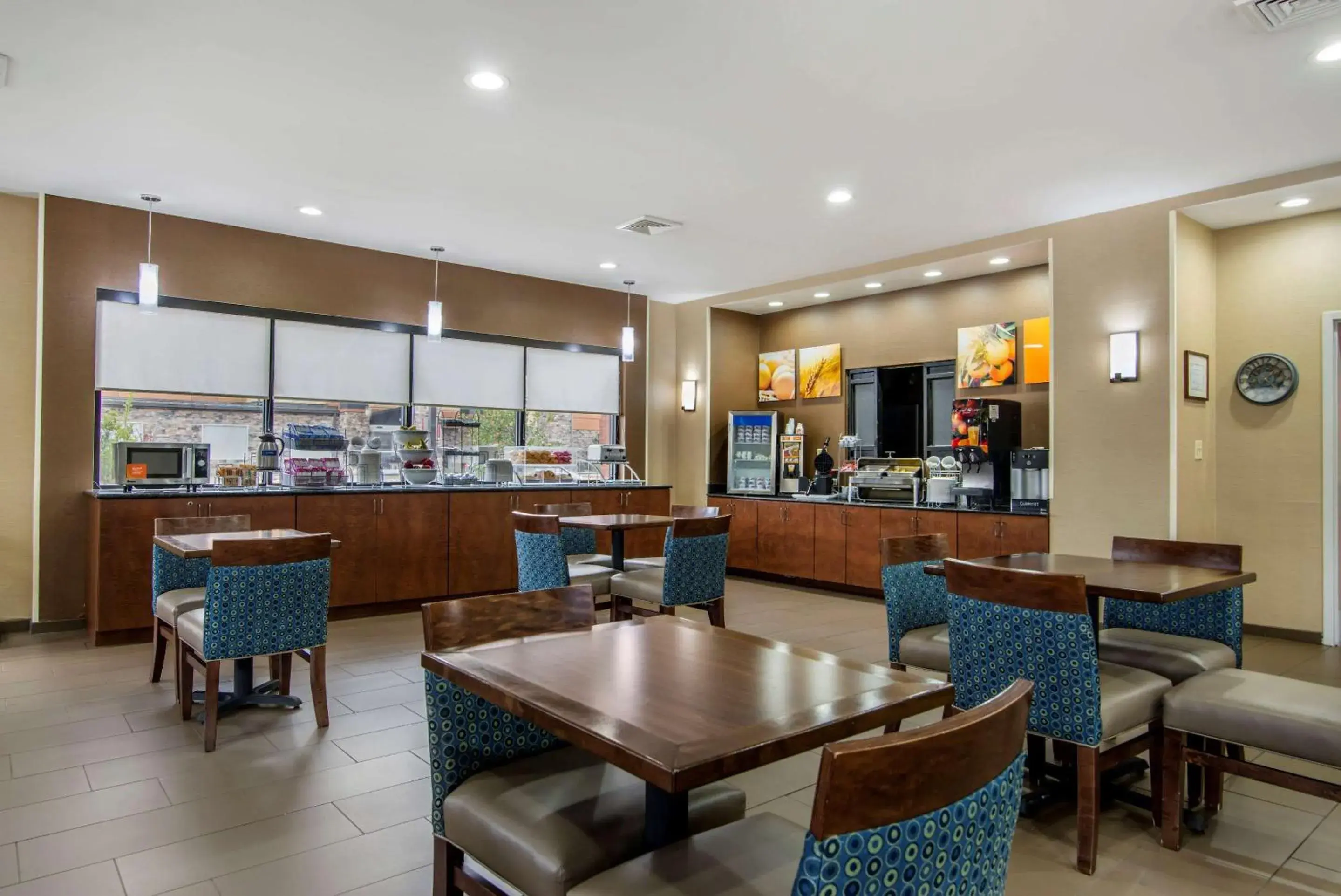 Breakfast, Restaurant/Places to Eat in Comfort Suites Macon
