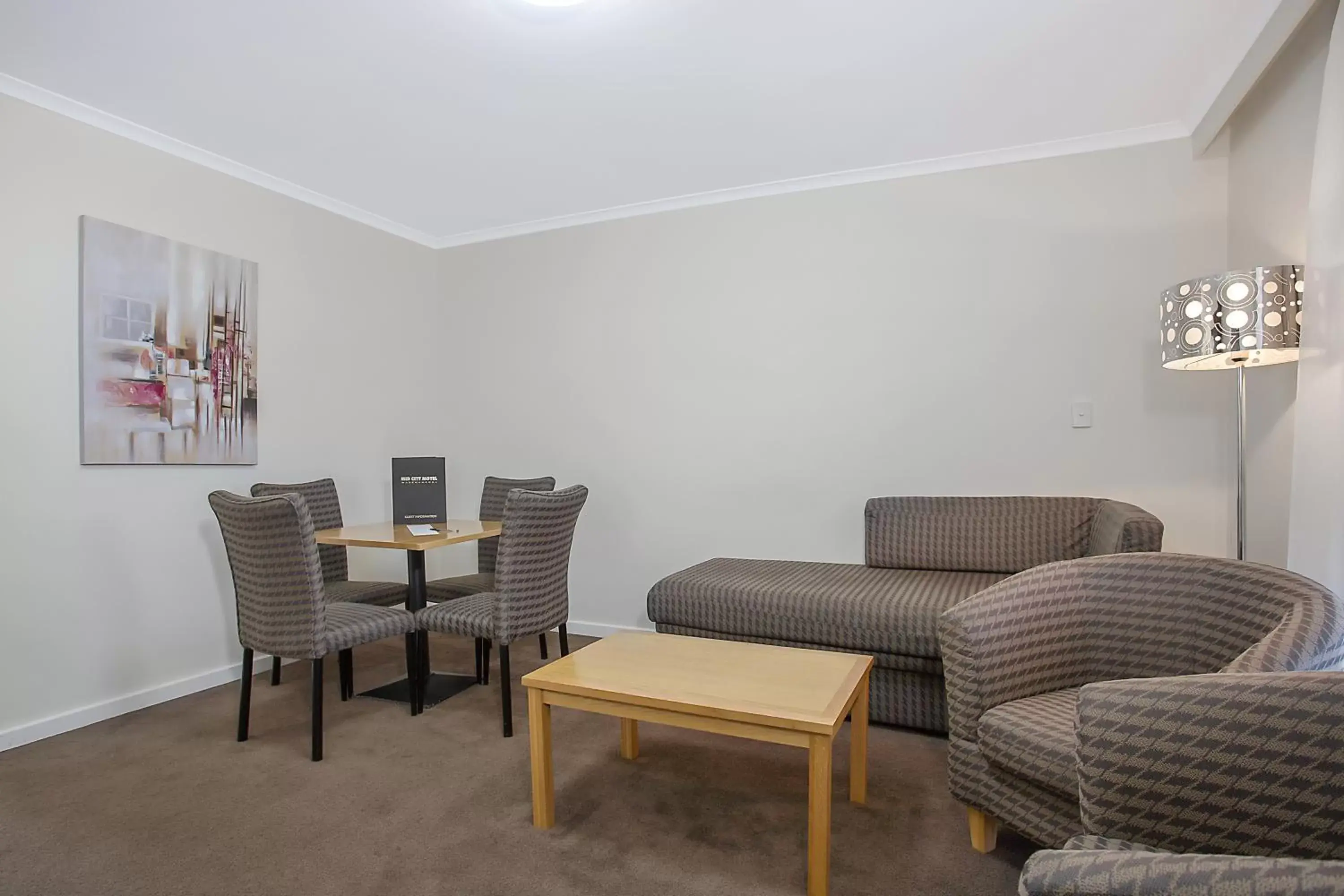 Seating Area in Mid City Motel Warrnambool