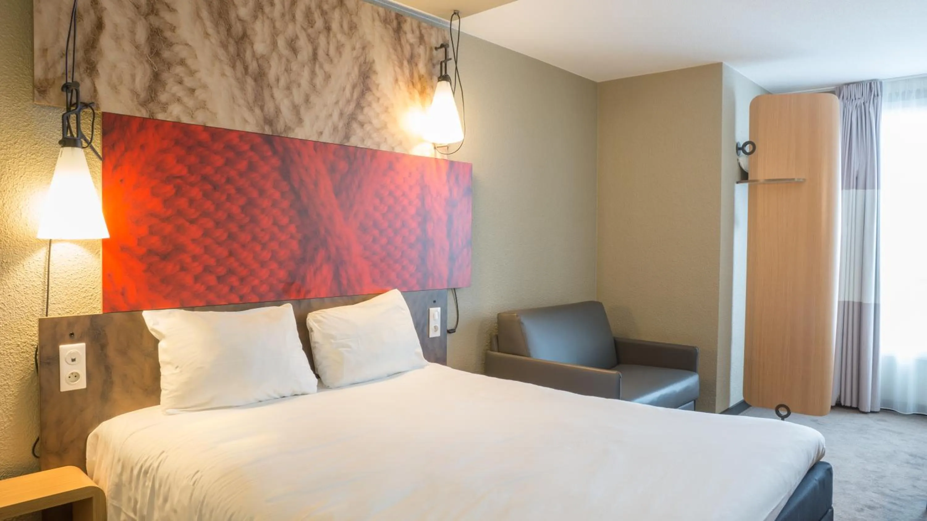 Bed in ibis Paris Gare de Lyon Ledru Rollin