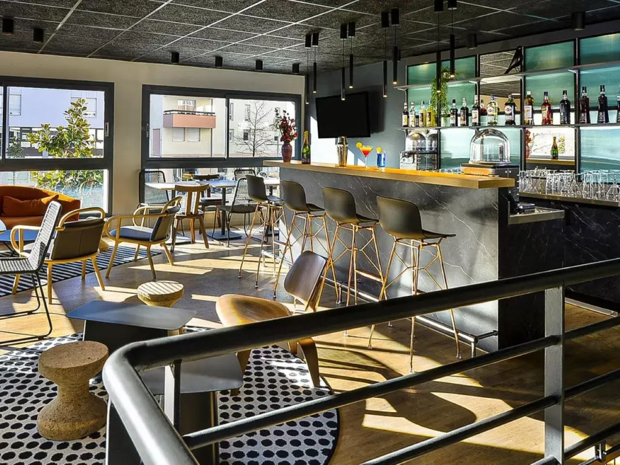 Lounge or bar in Ibis Annecy - Cran-Gevrier Lounge or bar in Ibis Annecy - Cran-Gevrier