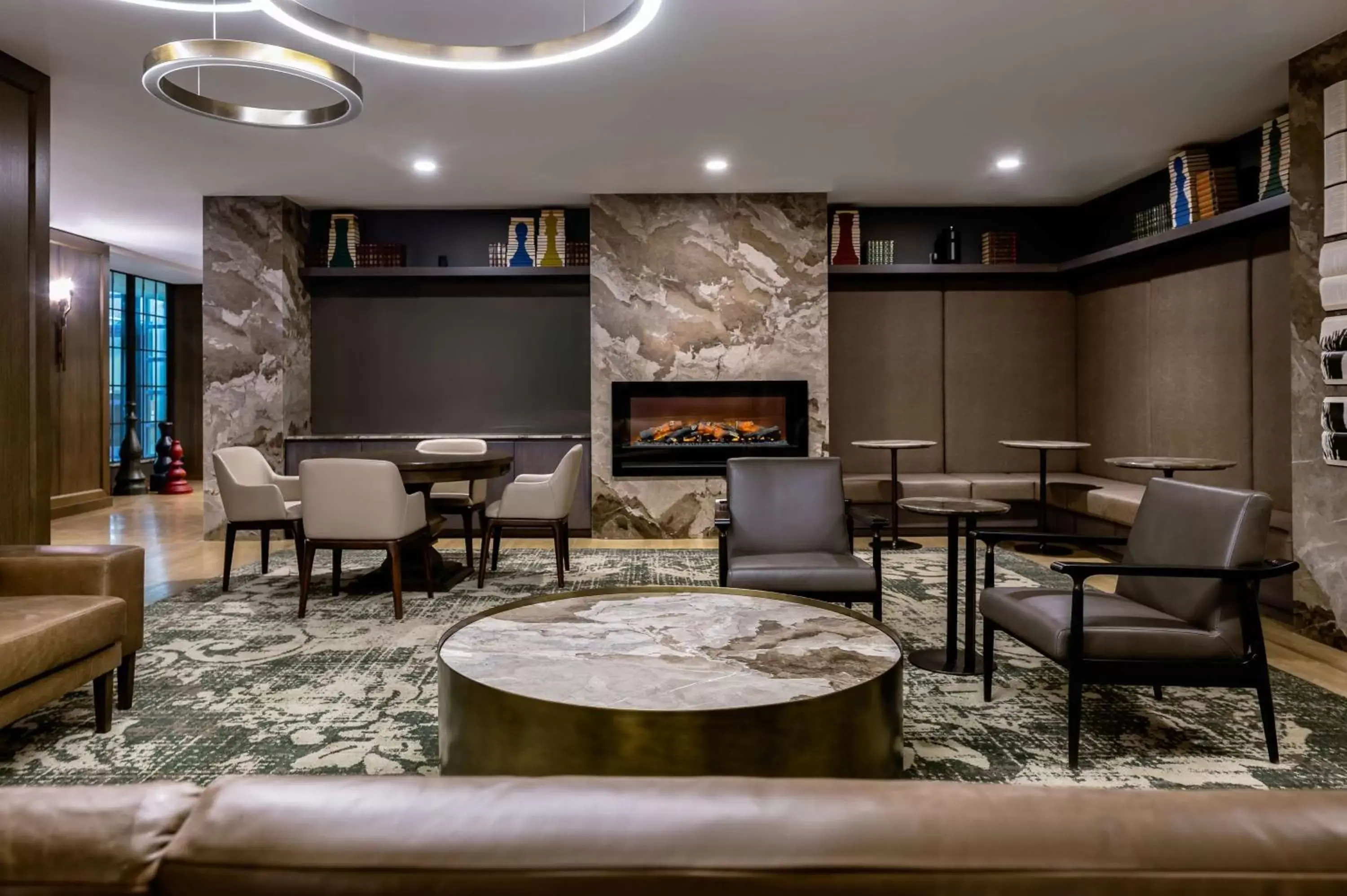 Meeting/conference room, Lounge/Bar in Hotel Fort Des Moines, Curio Collection By Hilton
