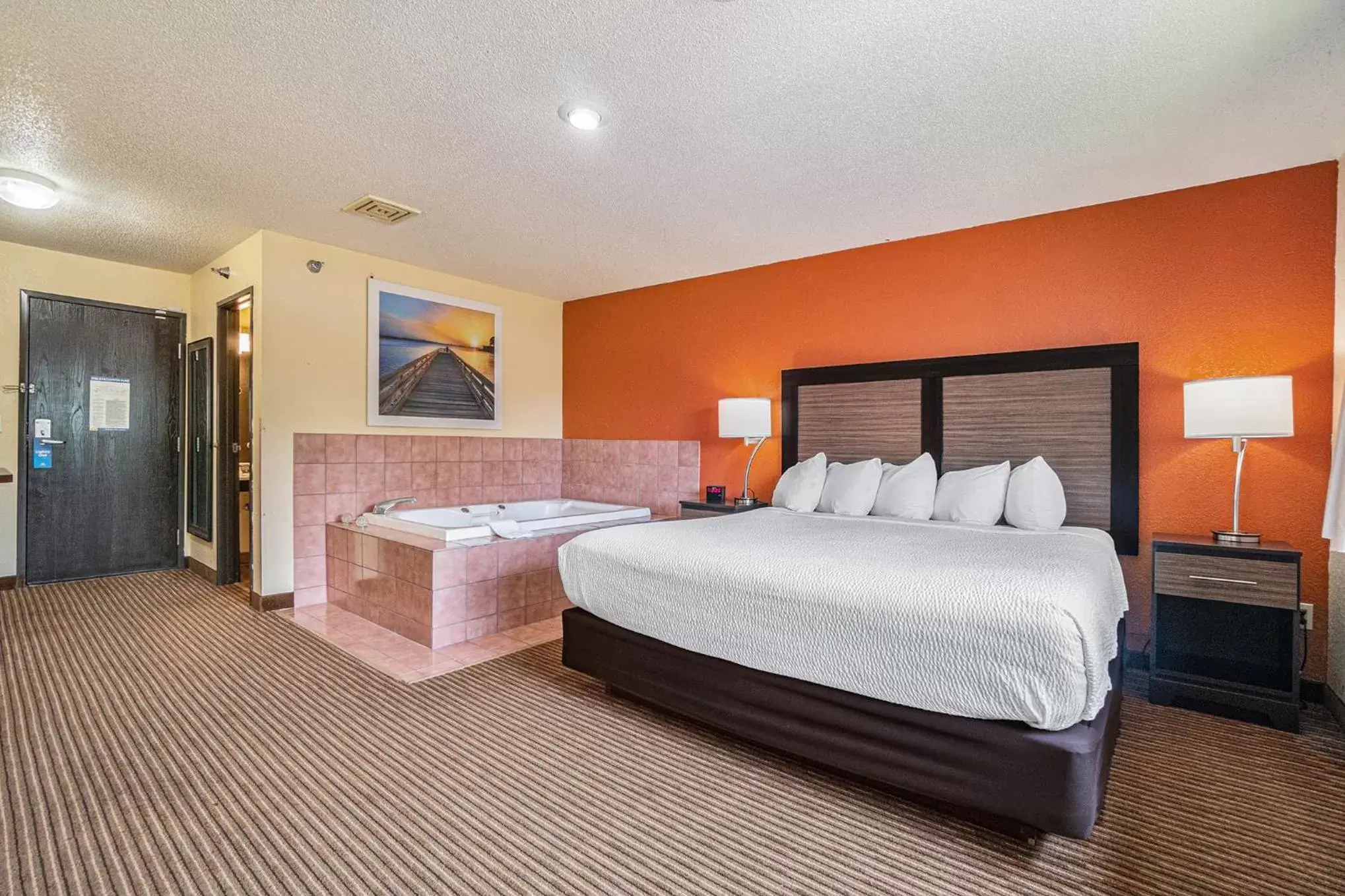 Bed in Days Inn & Suites by Wyndham Traverse City