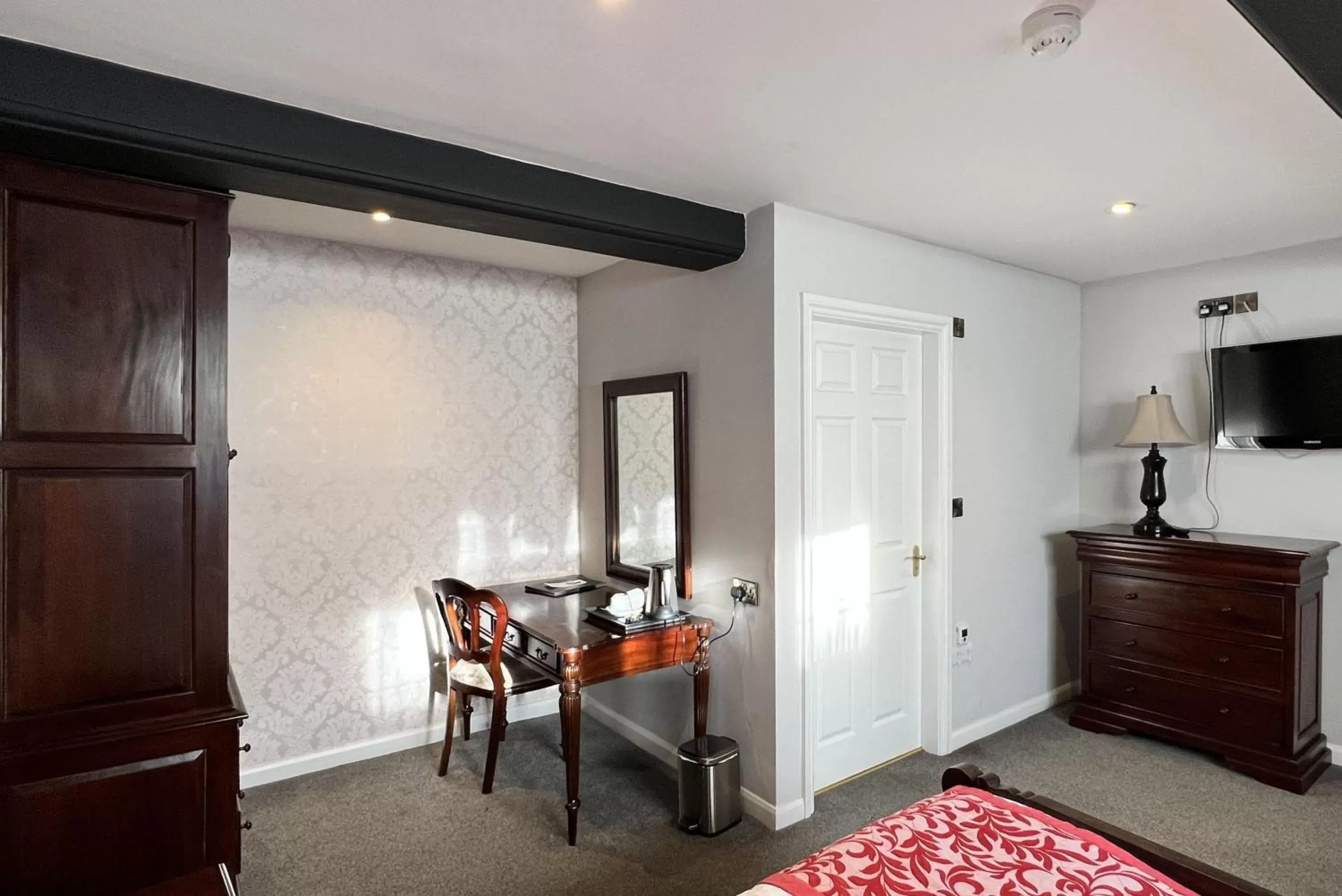 Bedroom, Seating Area in Castle Bromwich Hall; Sure Hotel Collection by Best Western