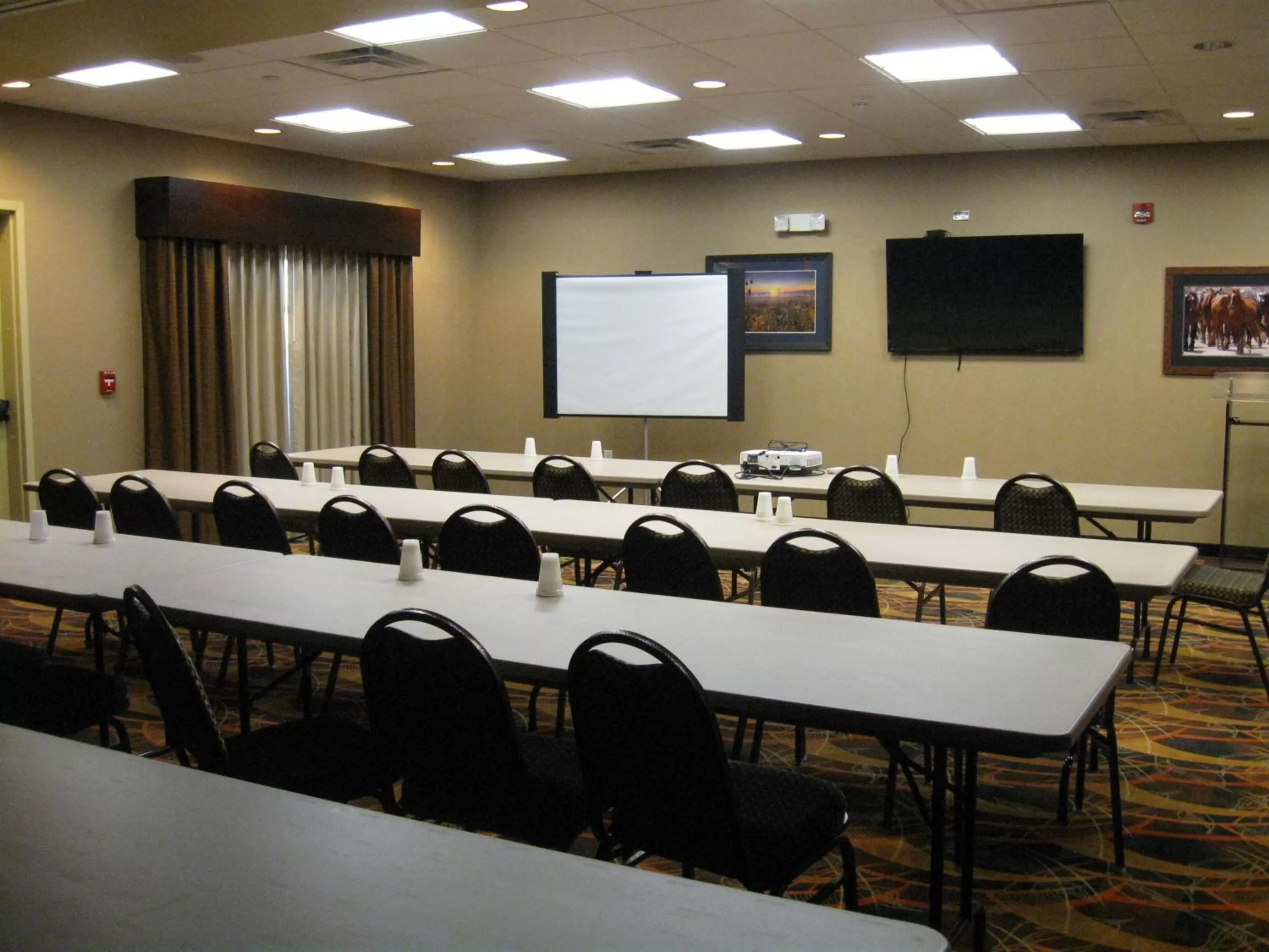 Business facilities in Little Missouri Inn & Suites New Town