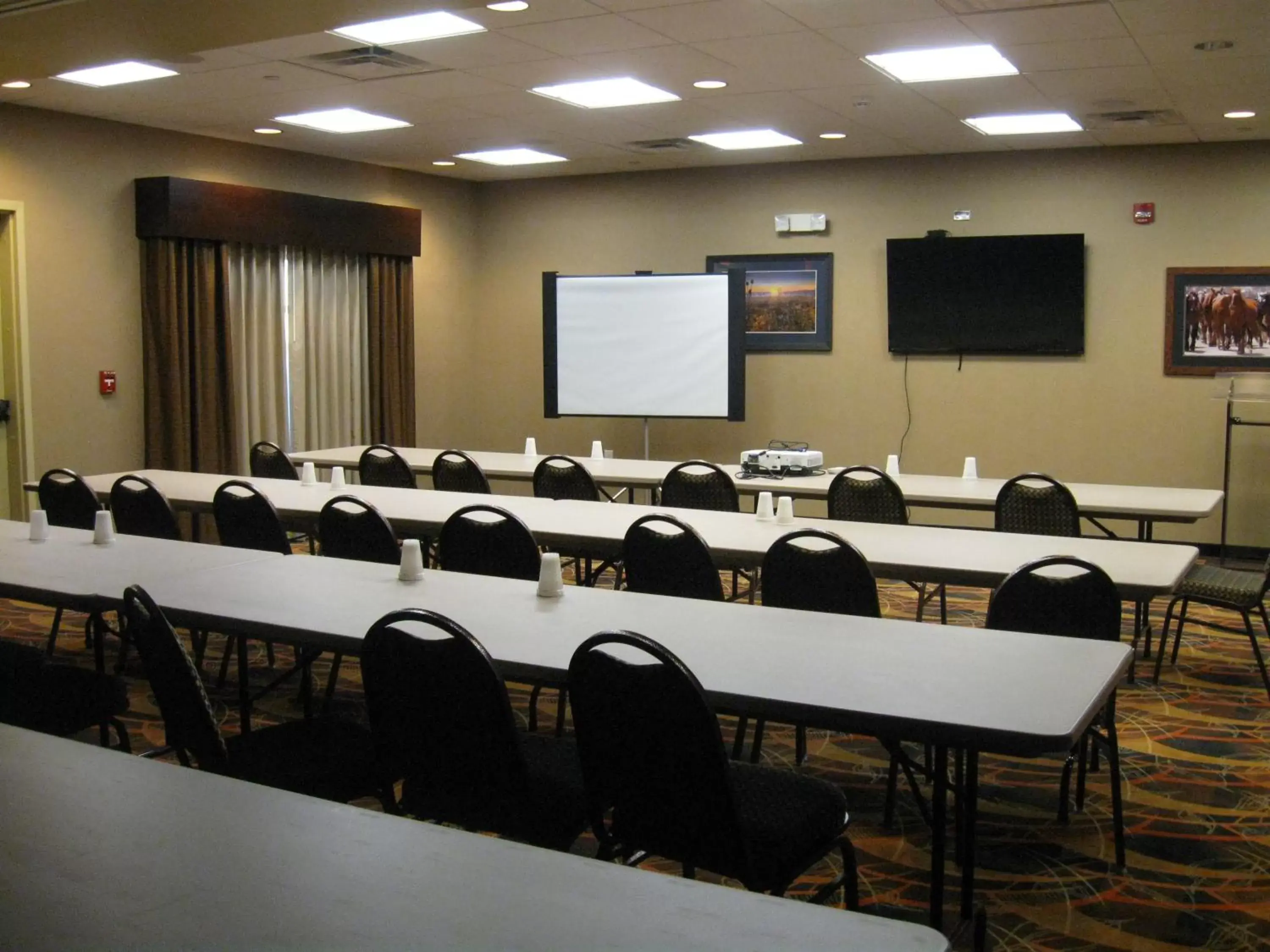 Business facilities in Little Missouri Inn & Suites New Town