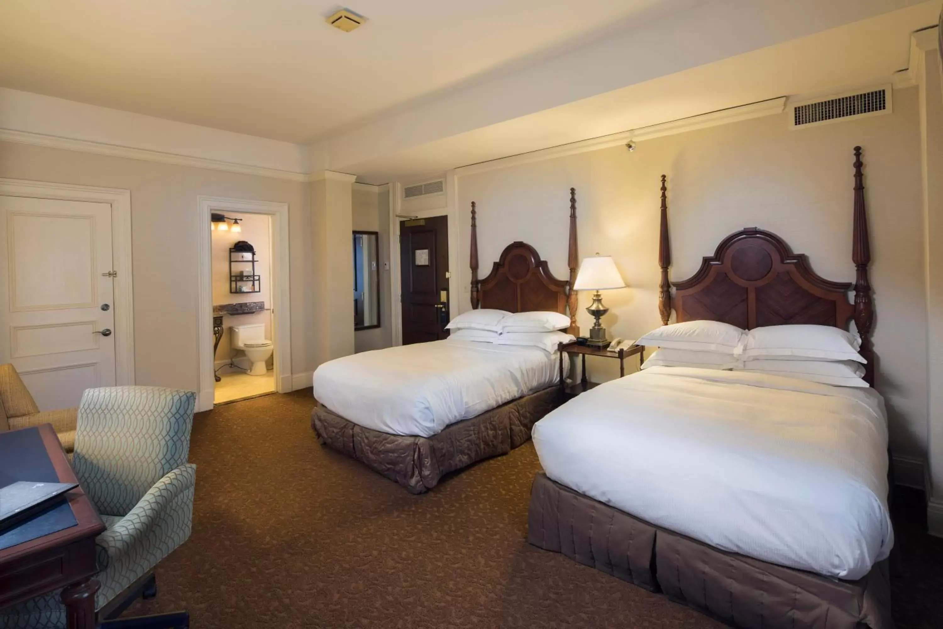Bedroom, Bed in The Seelbach Hilton Louisville