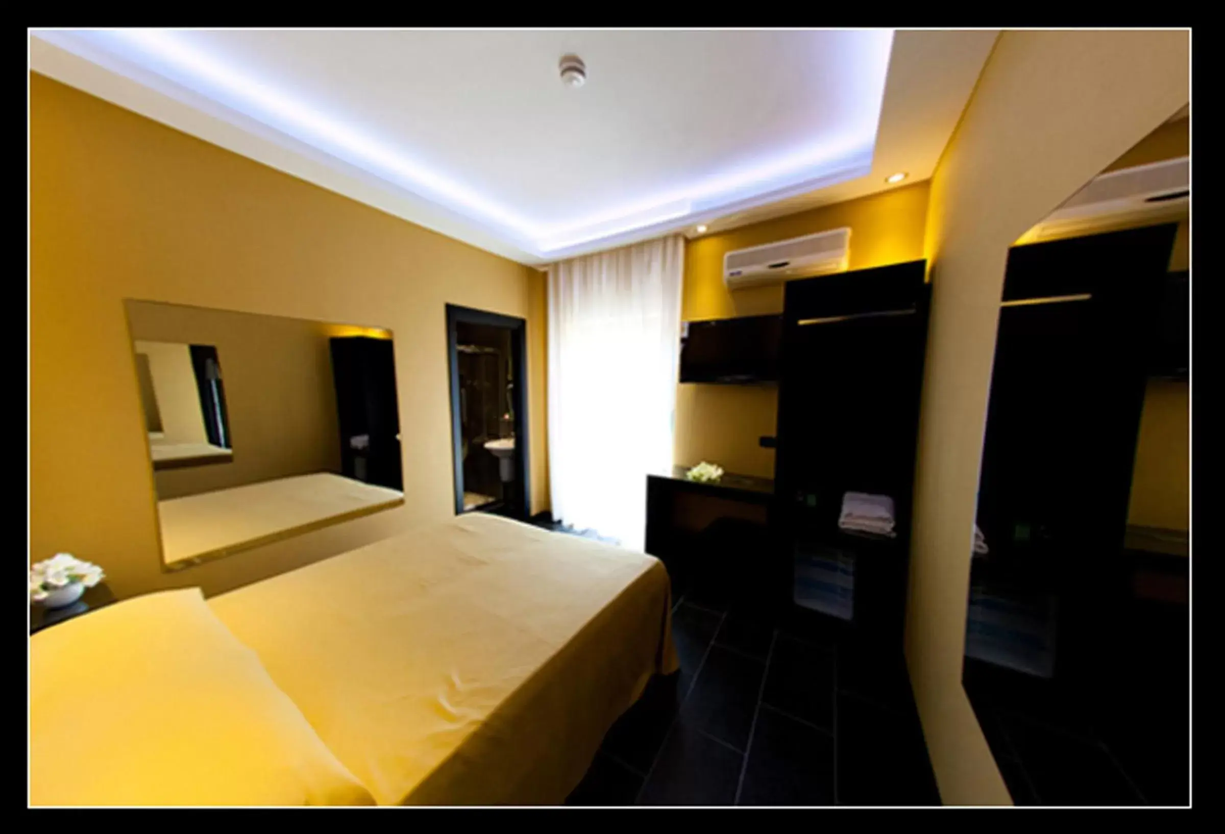 Photo of the whole room, Bed in Fly Boutique Hotel Photo of the whole room, Bed in Fly Boutique Hotel