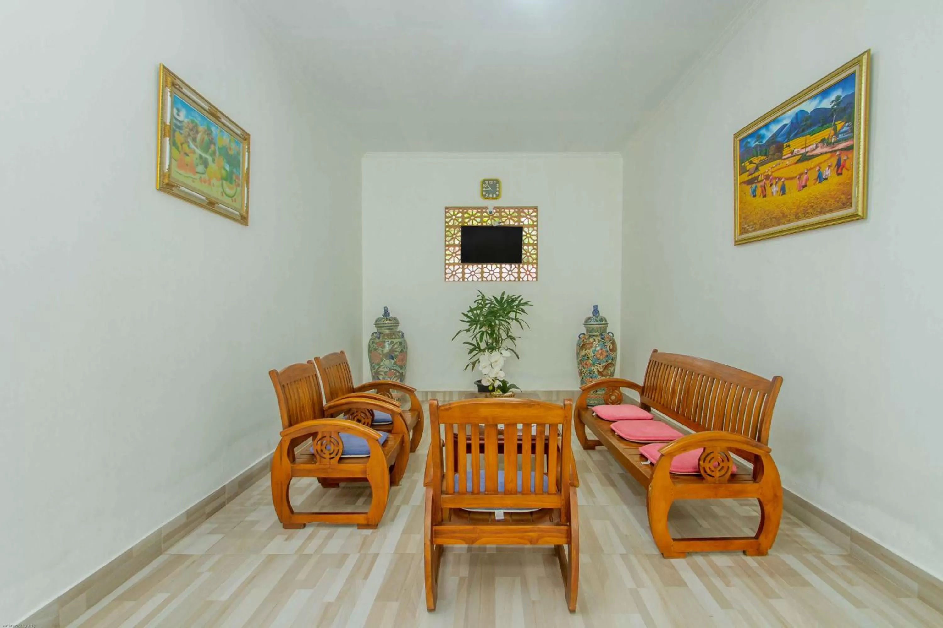 Living room in Kesari Glory Nusa Penida by GenuineHost