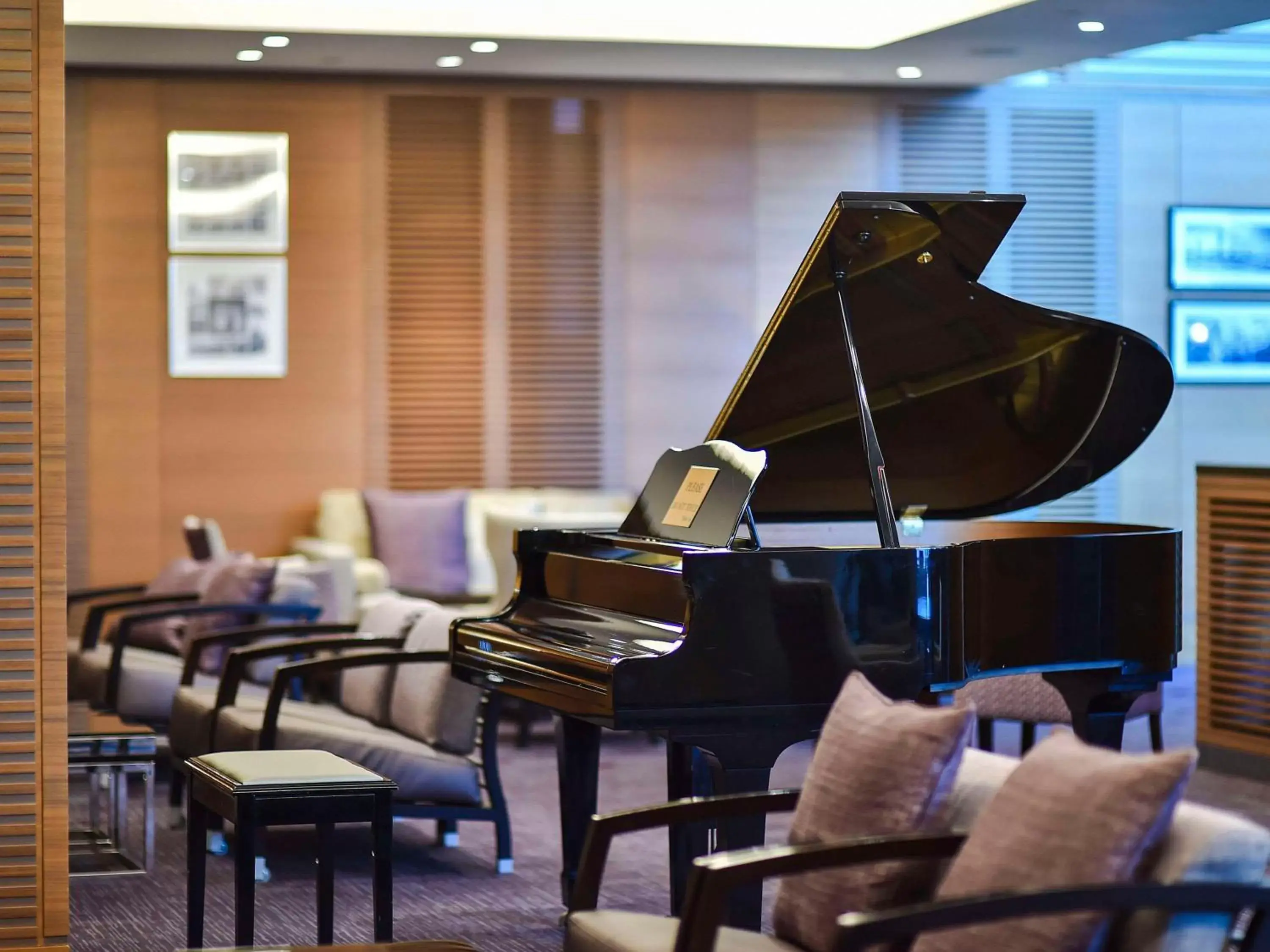 Lounge or bar, Restaurant/Places to Eat in Sofitel London Heathrow