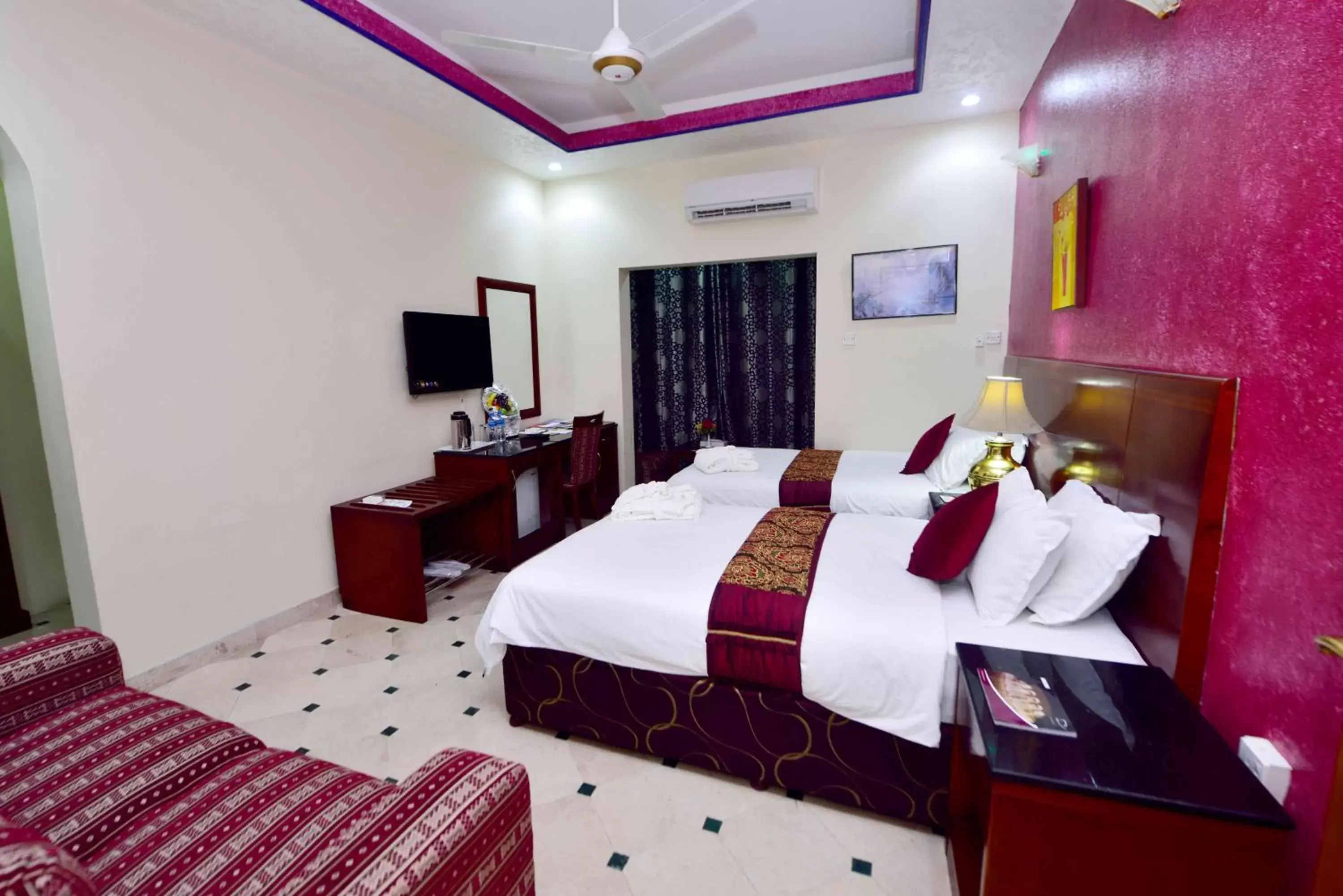 Photo of the whole room, Room Photo in Al Bahjah Hotel