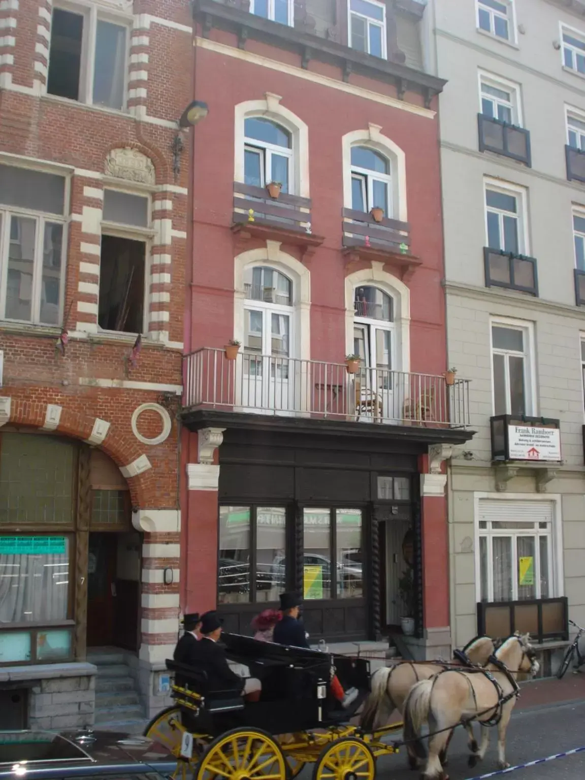 "Chez Ba'Nus" "Chez Ba'Nus"