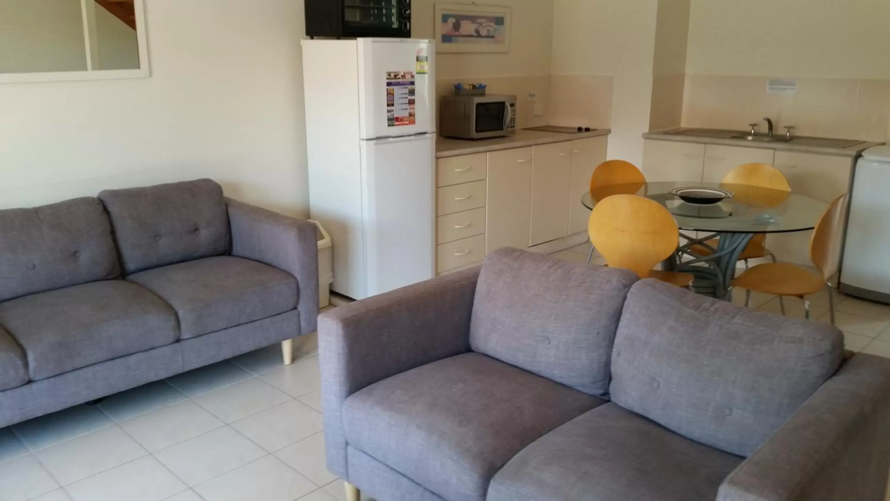 Kitchen or kitchenette, Seating Area in Nelson Bay Breeze