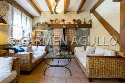 Communal lounge/ TV room, Seating Area in Posada el Campanario