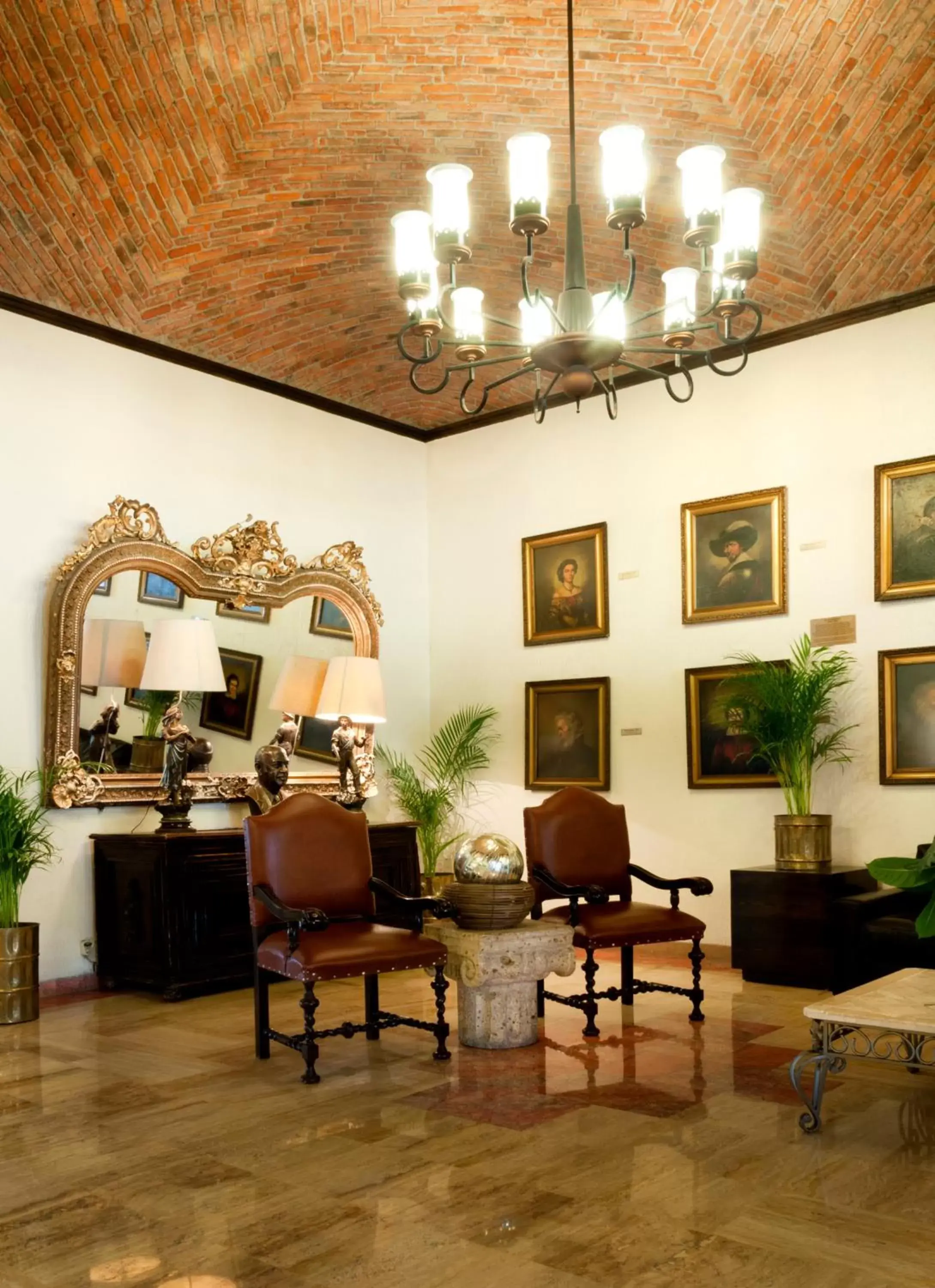 Lobby or reception in Real de Minas Poliforum Lobby or reception in Real de Minas Poliforum