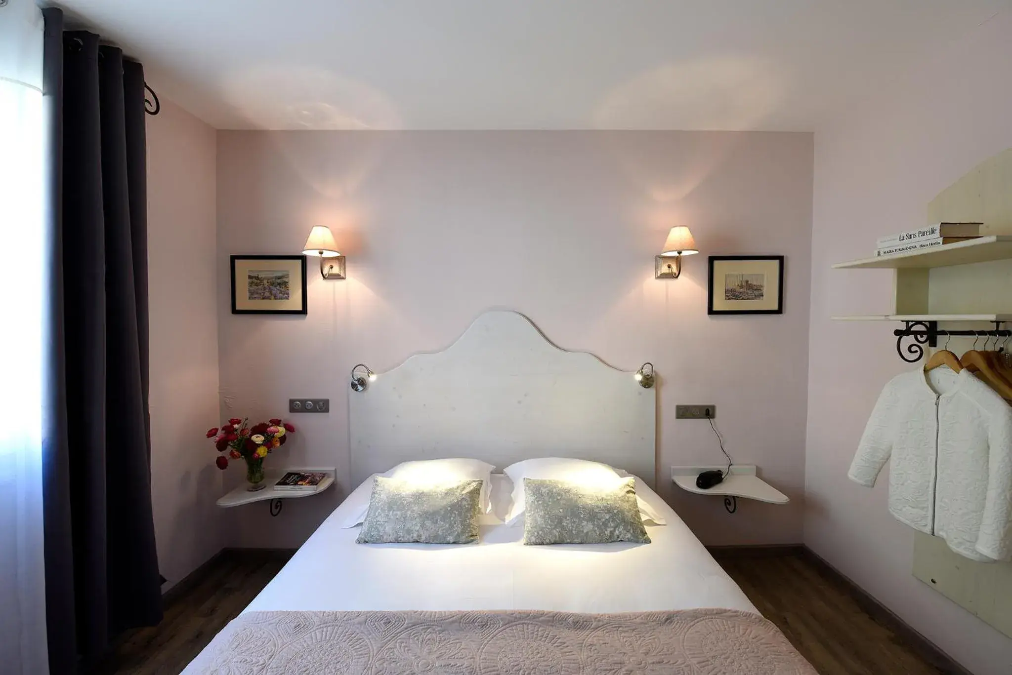 Bedroom, Bed in The Originals Boutique, Hôtel du Parc, Cavaillon (Inter-Hotel)