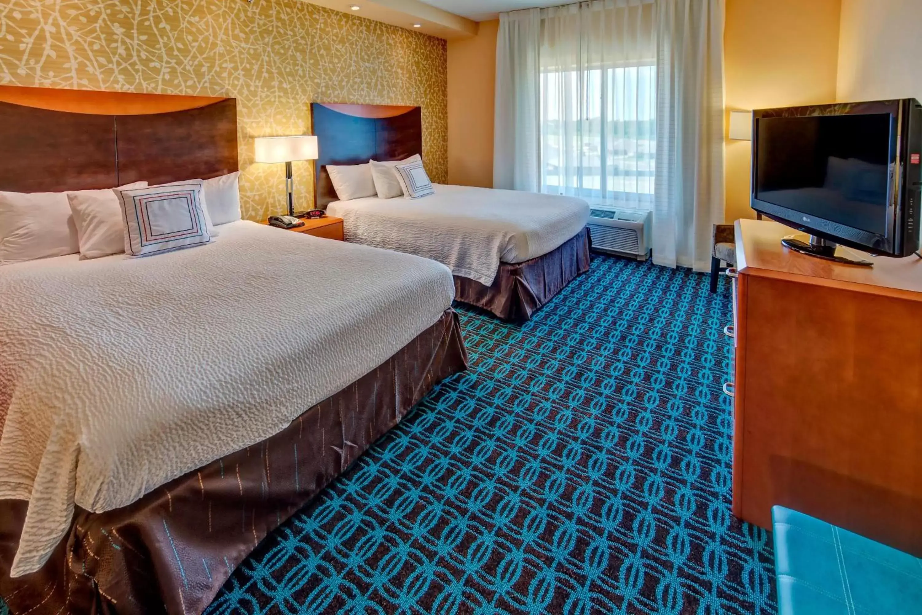 Photo of the whole room, Bed in Fairfield Inn and Suites by Marriott Oklahoma City Airport