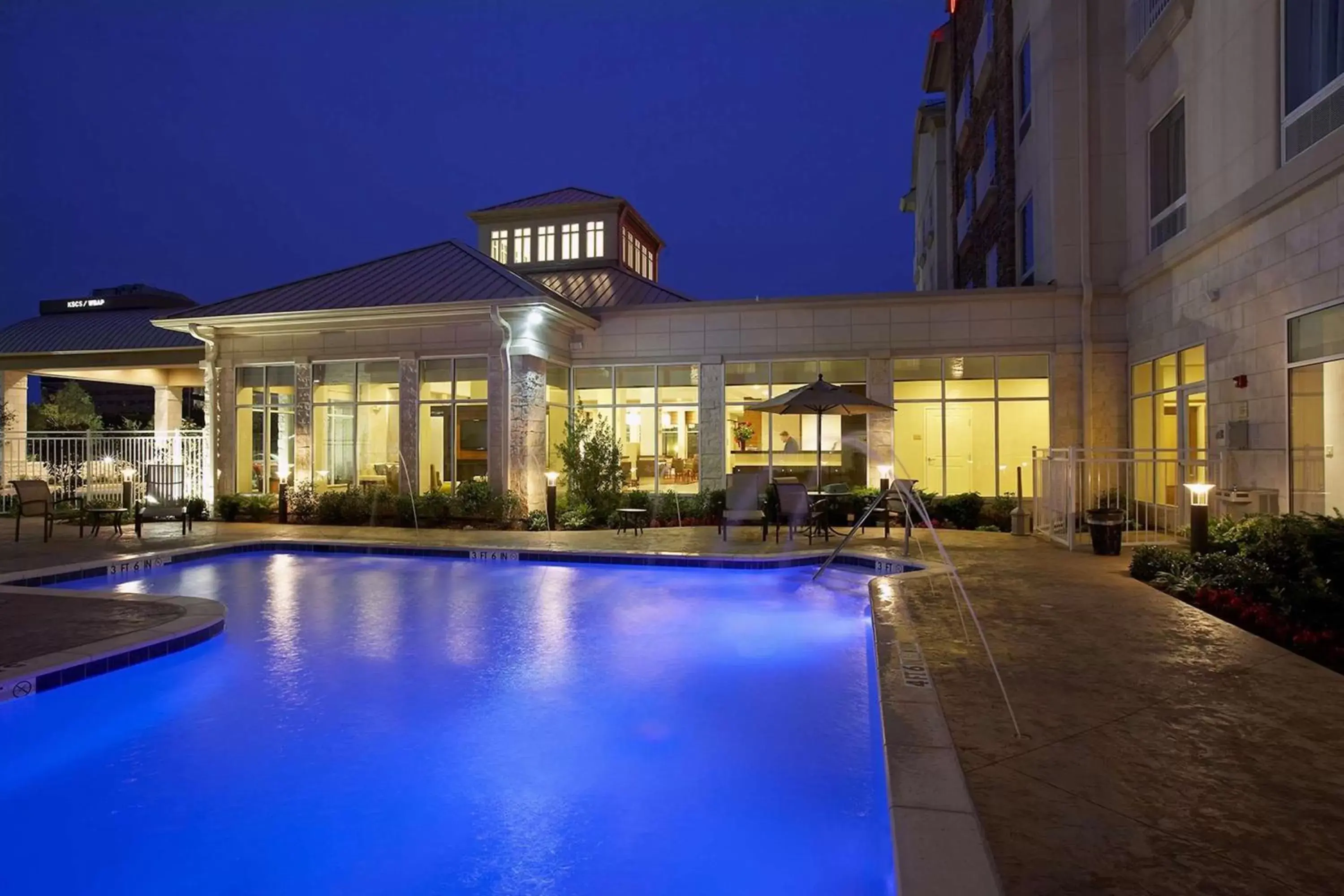 Swimming Pool in Hilton Garden Inn Dallas Arlington