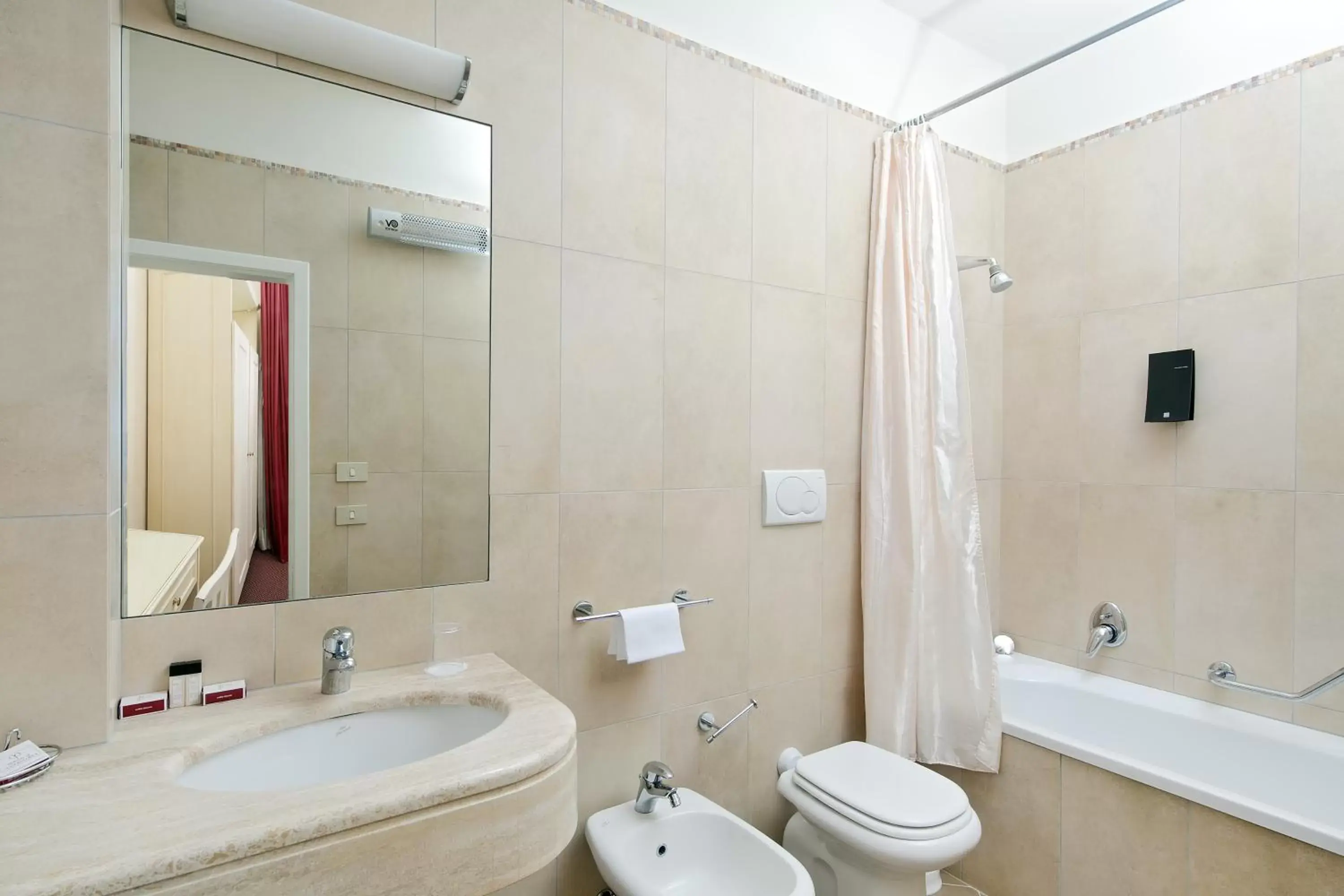 Shower, Bathroom in Hotel Ercolini & Savi