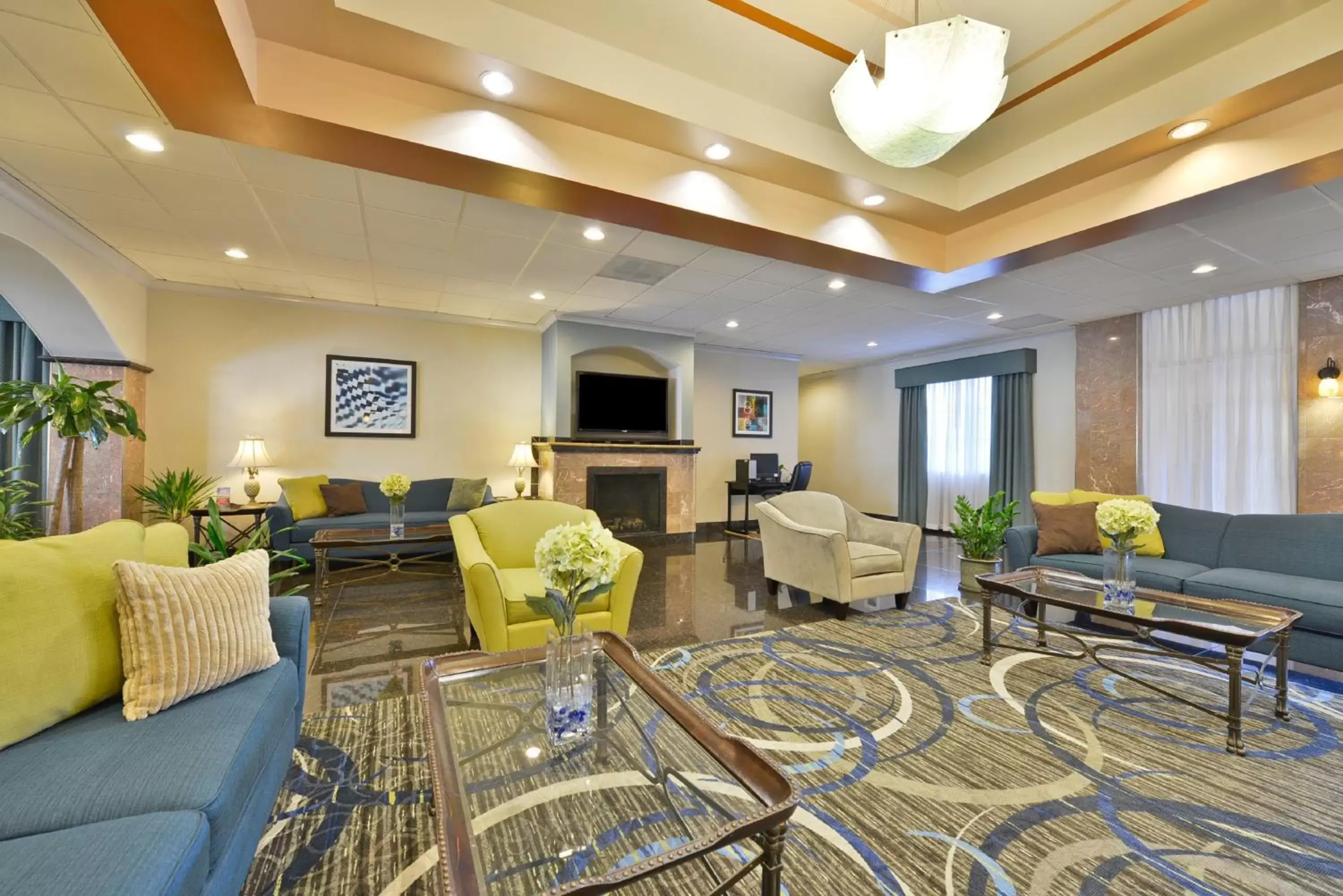 Lobby or reception, Seating Area in Holiday Inn Express Hotel & Suites Tacoma South - Lakewood, an IHG Hotel