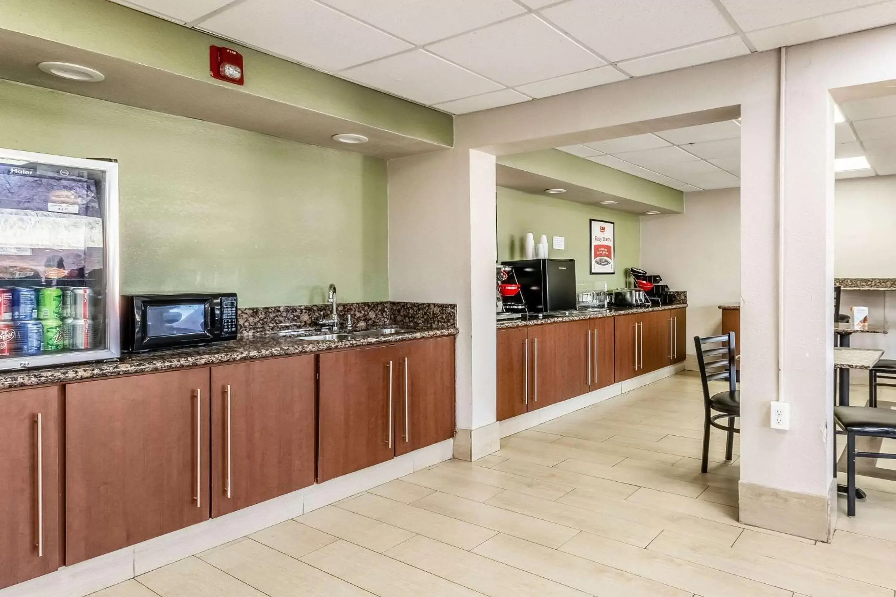 Restaurant/places to eat in Econo Lodge Inn & Suites Near Bricktown