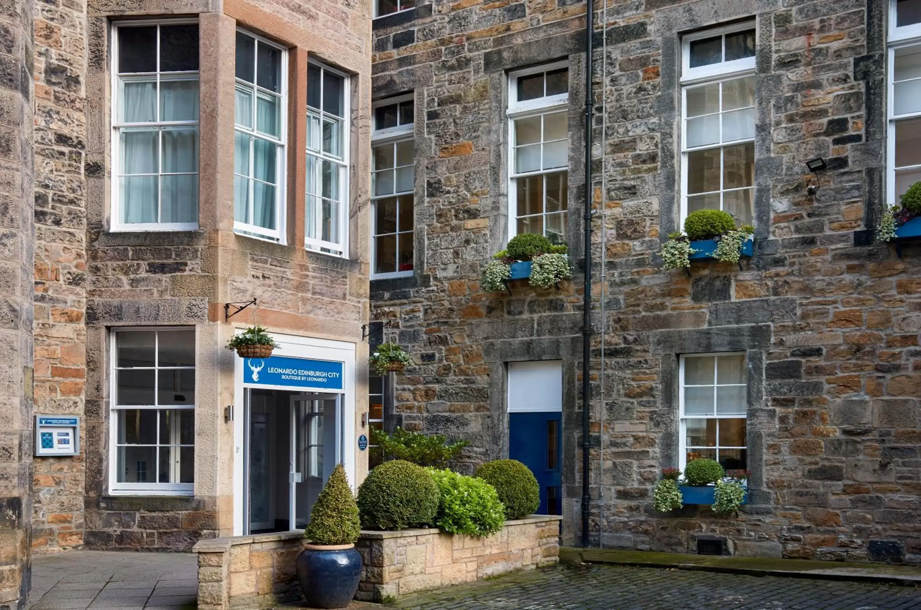 Property building in Leonardo Edinburgh City Property building in Leonardo Edinburgh City