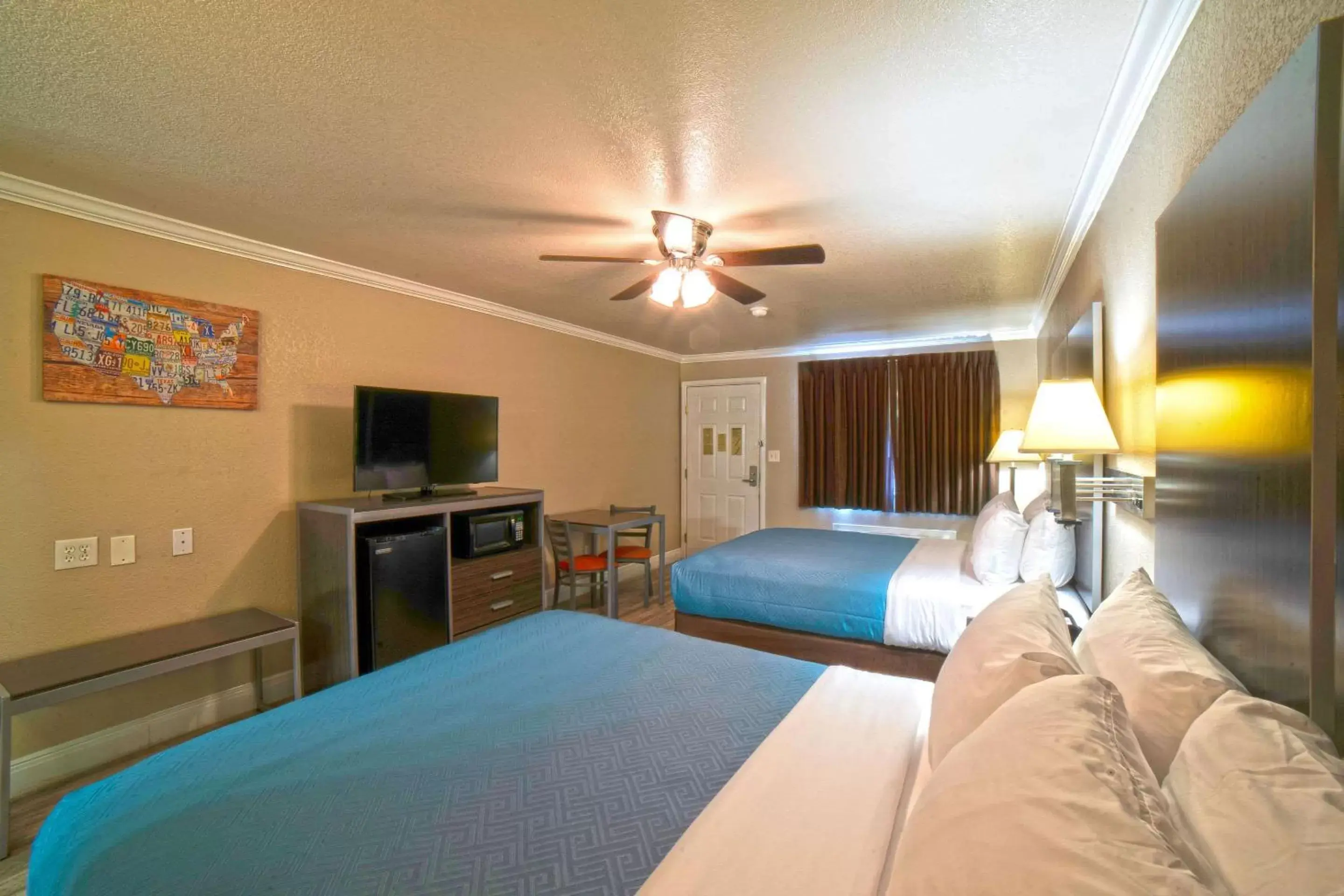 Bedroom, Bed in Econo Lodge Inn & Suites Corpus Christi