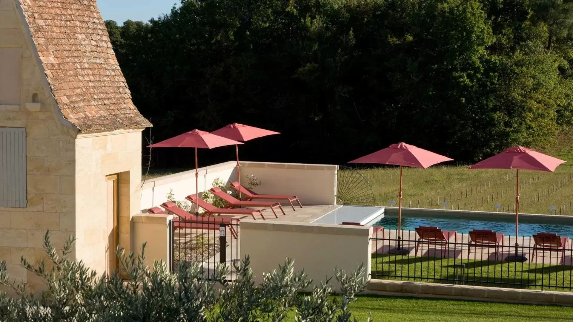 Garden view, Swimming Pool in Château Fage - La Maison des Vignes - Groupe LES COLLECTIONNEURS