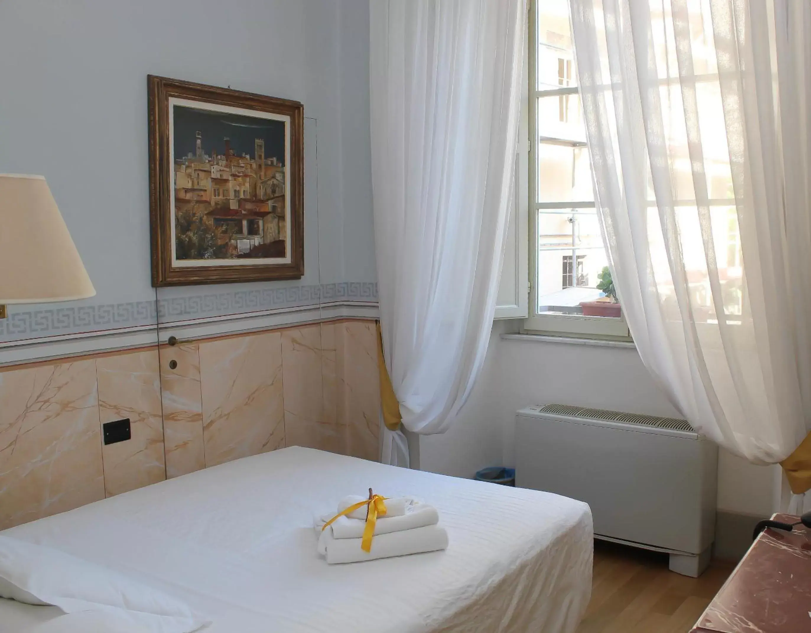 Budget Single Room in A Palazzo Busdraghi Residenza D'Epoca