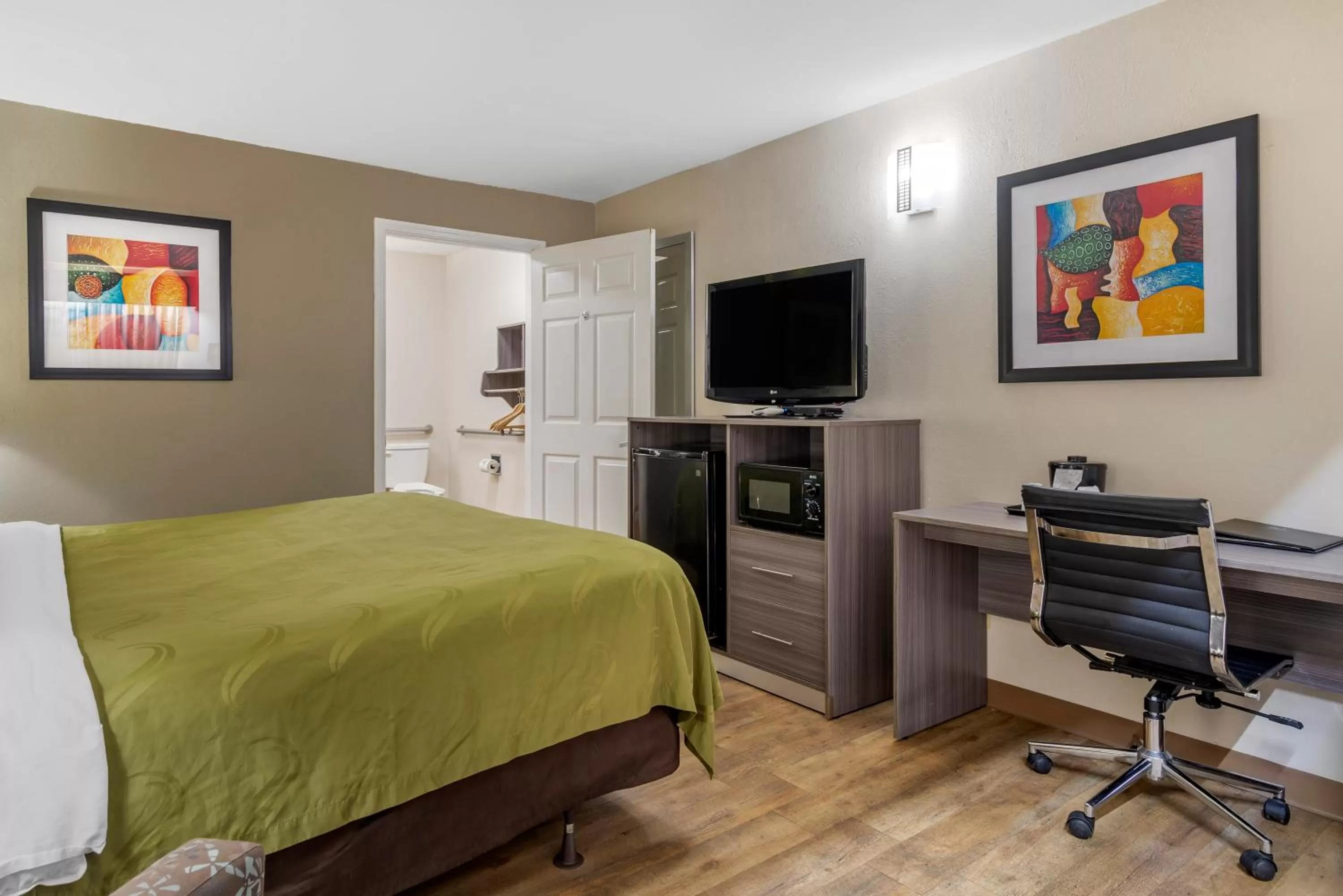 Bedroom, Bed in Quality Inn Conyers I-20