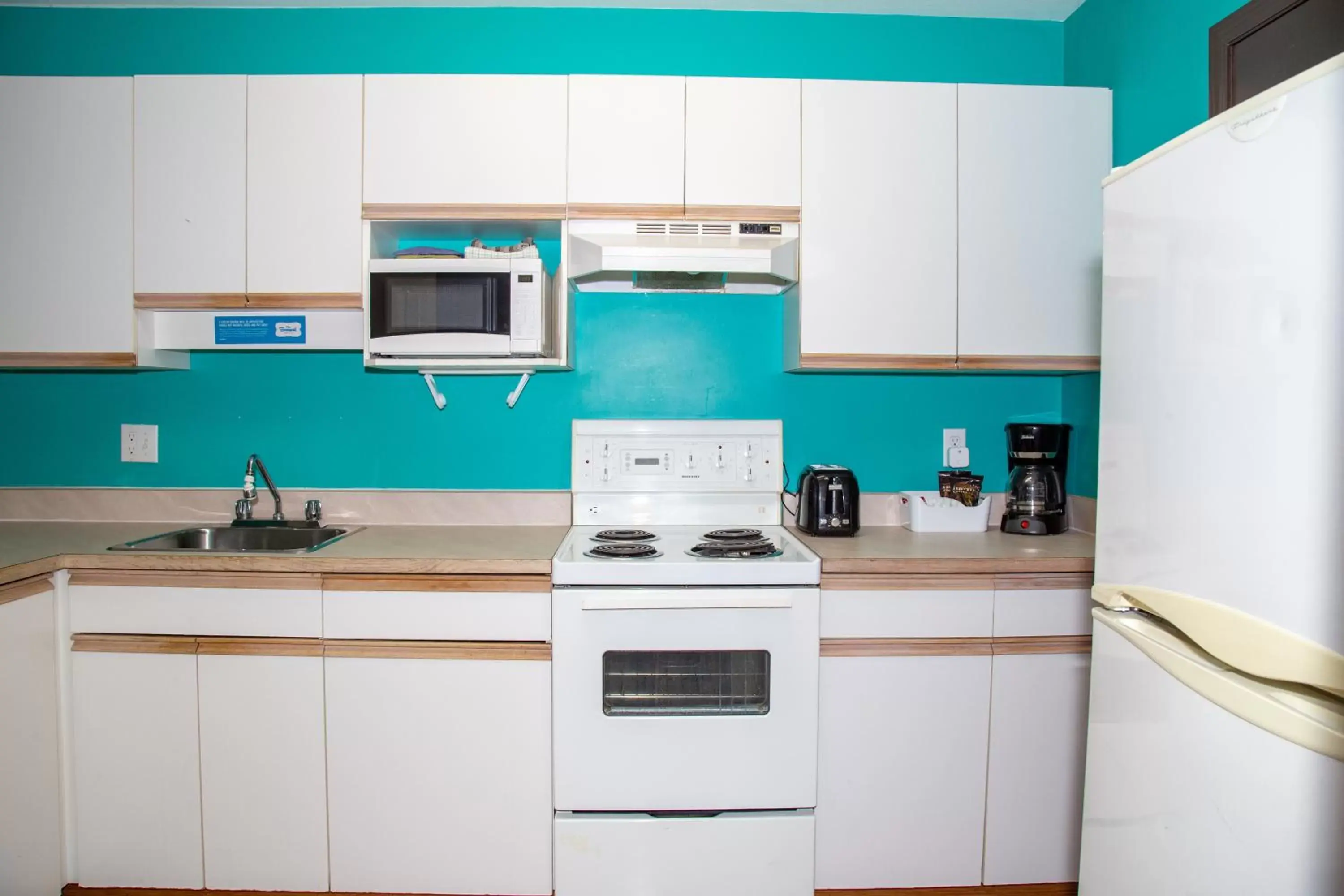 kitchen, Kitchen/Kitchenette in Bowmont Motel