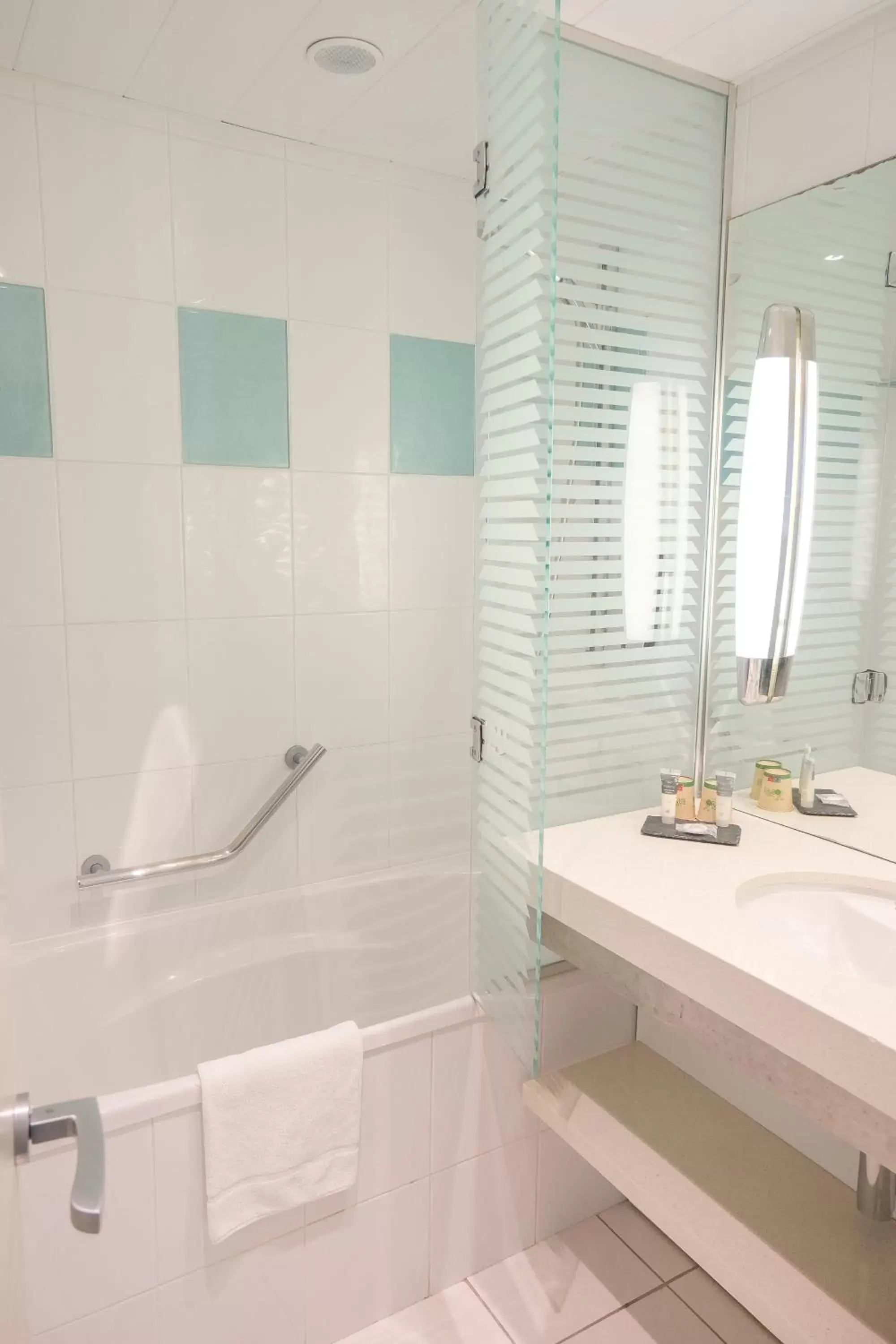 Bathroom in Thalazur Carnac - Hôtel & Spa