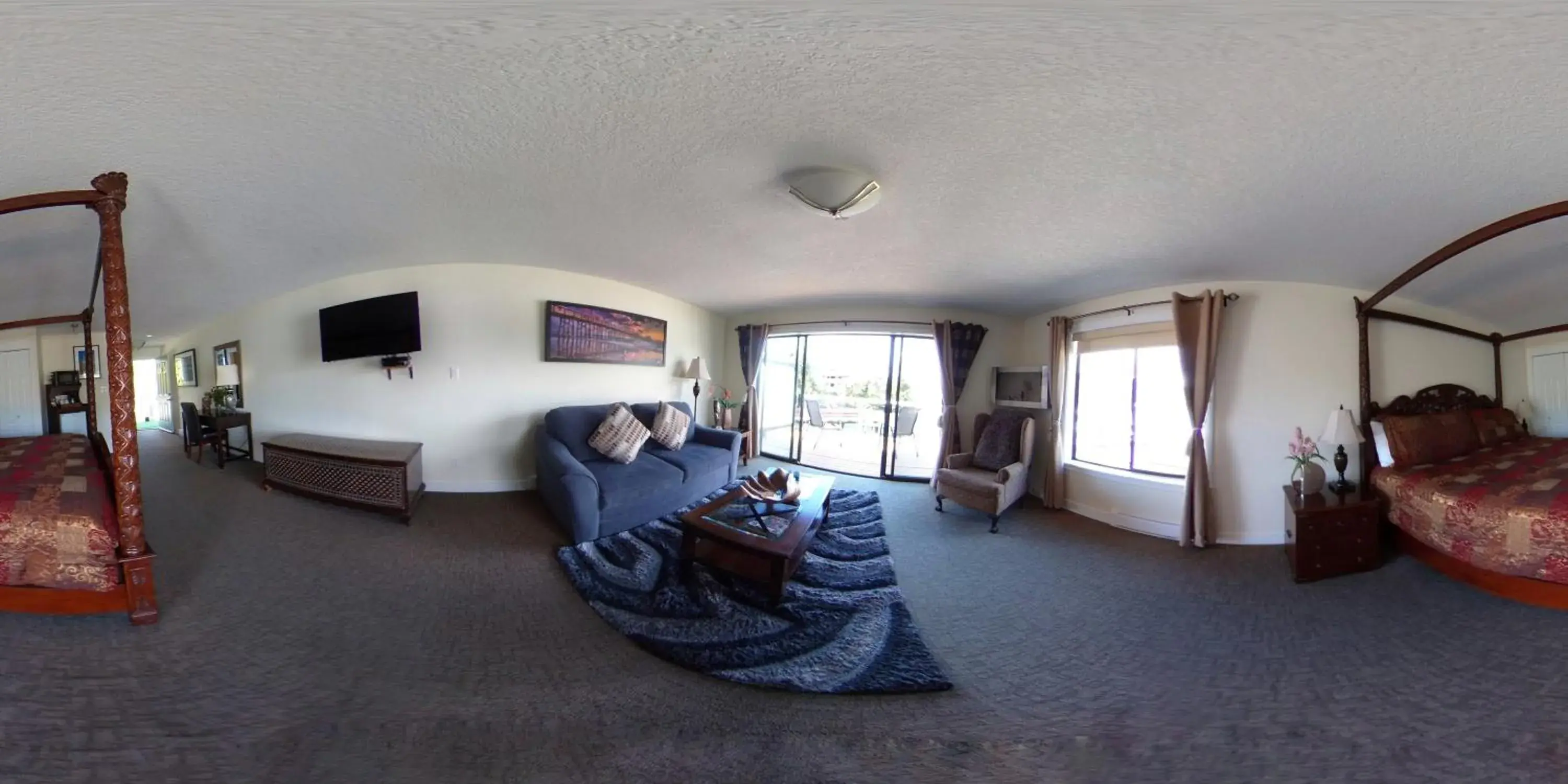 Living room, Seating Area in Bayshore Waterfront Inn