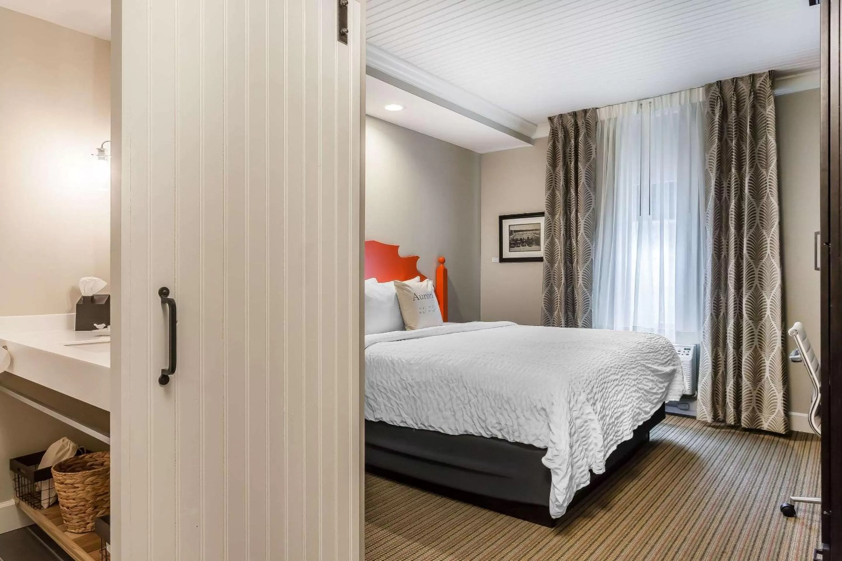 Photo of the whole room, Bed in The Aurora Inn Hotel and Event Center