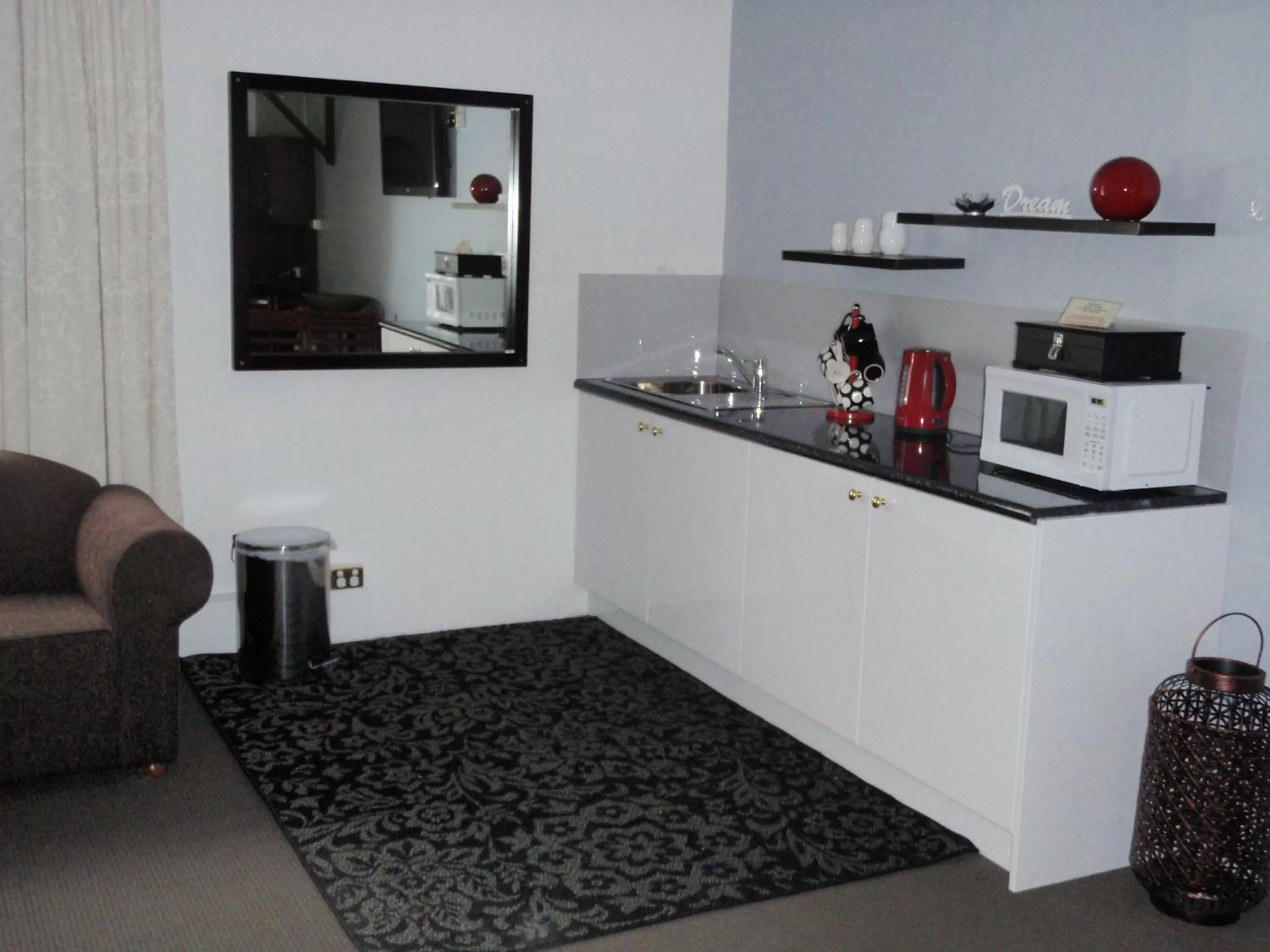 Kitchen or kitchenette in West Coaster Motel