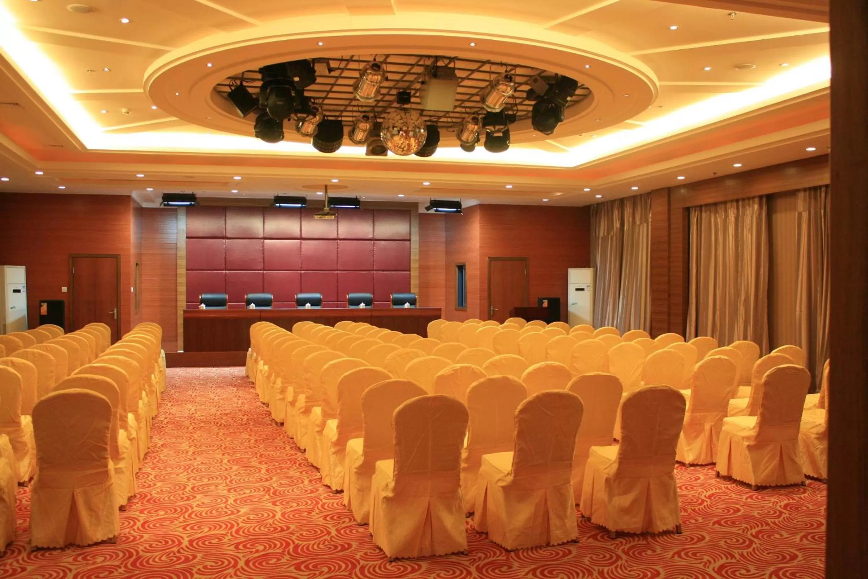 Area and facilities in Sogecoa Golden Peacock