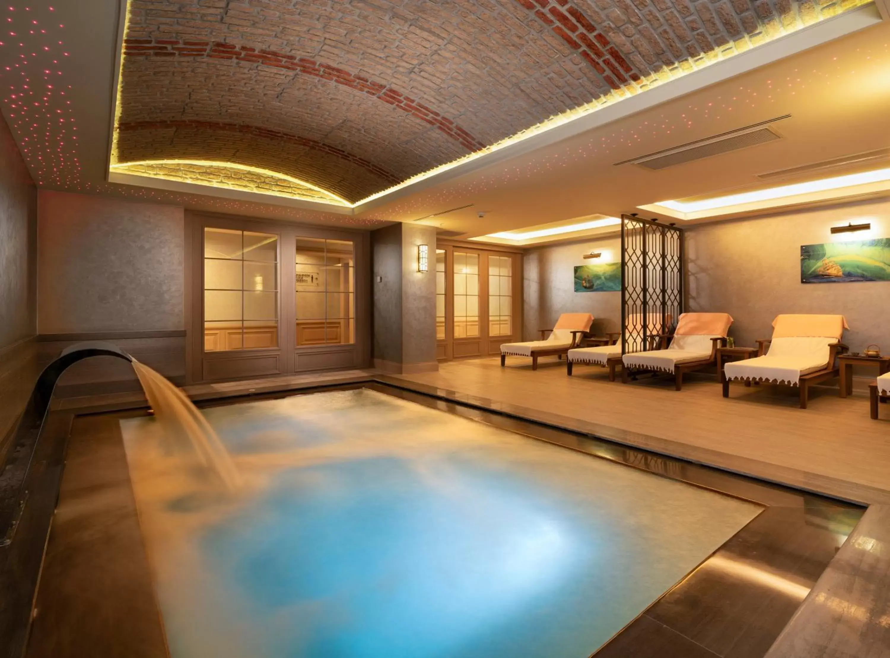 Hot Tub, Swimming Pool in Millennium Istanbul Golden Horn