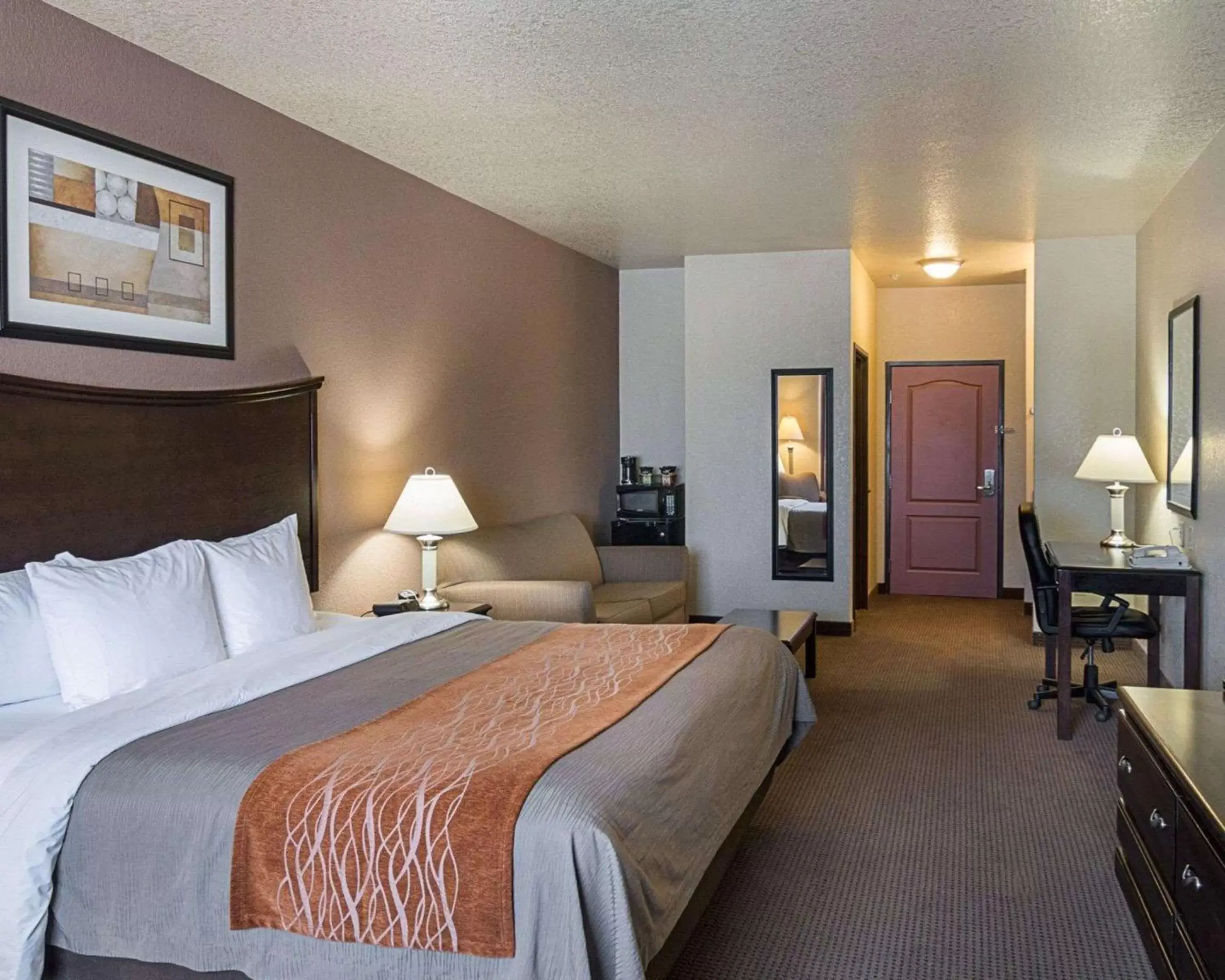 Photo of the whole room, Bed in Comfort Inn I-20 Midland Stanton