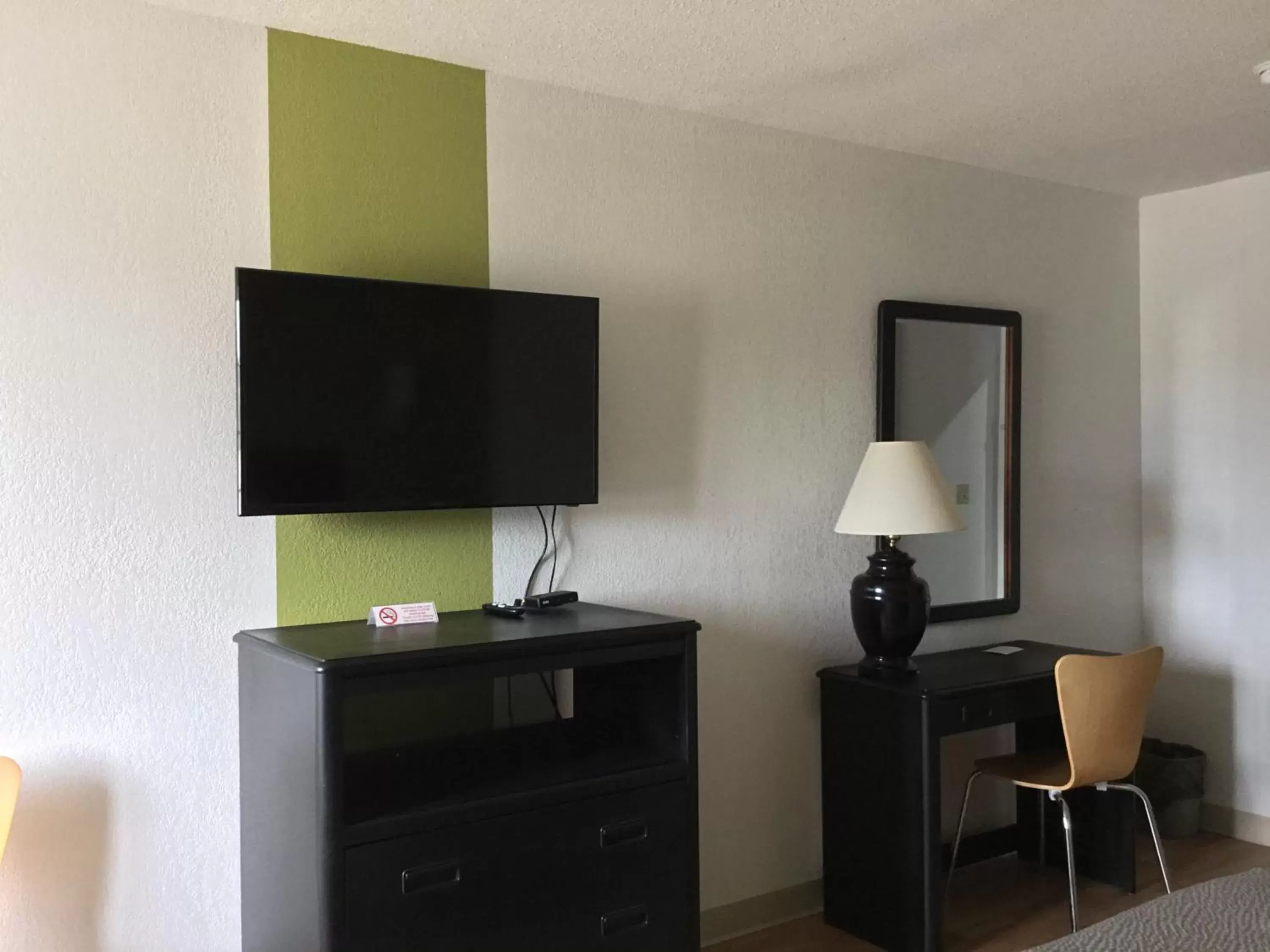 TV/Entertainment Center in Motel 6-Augusta, KS