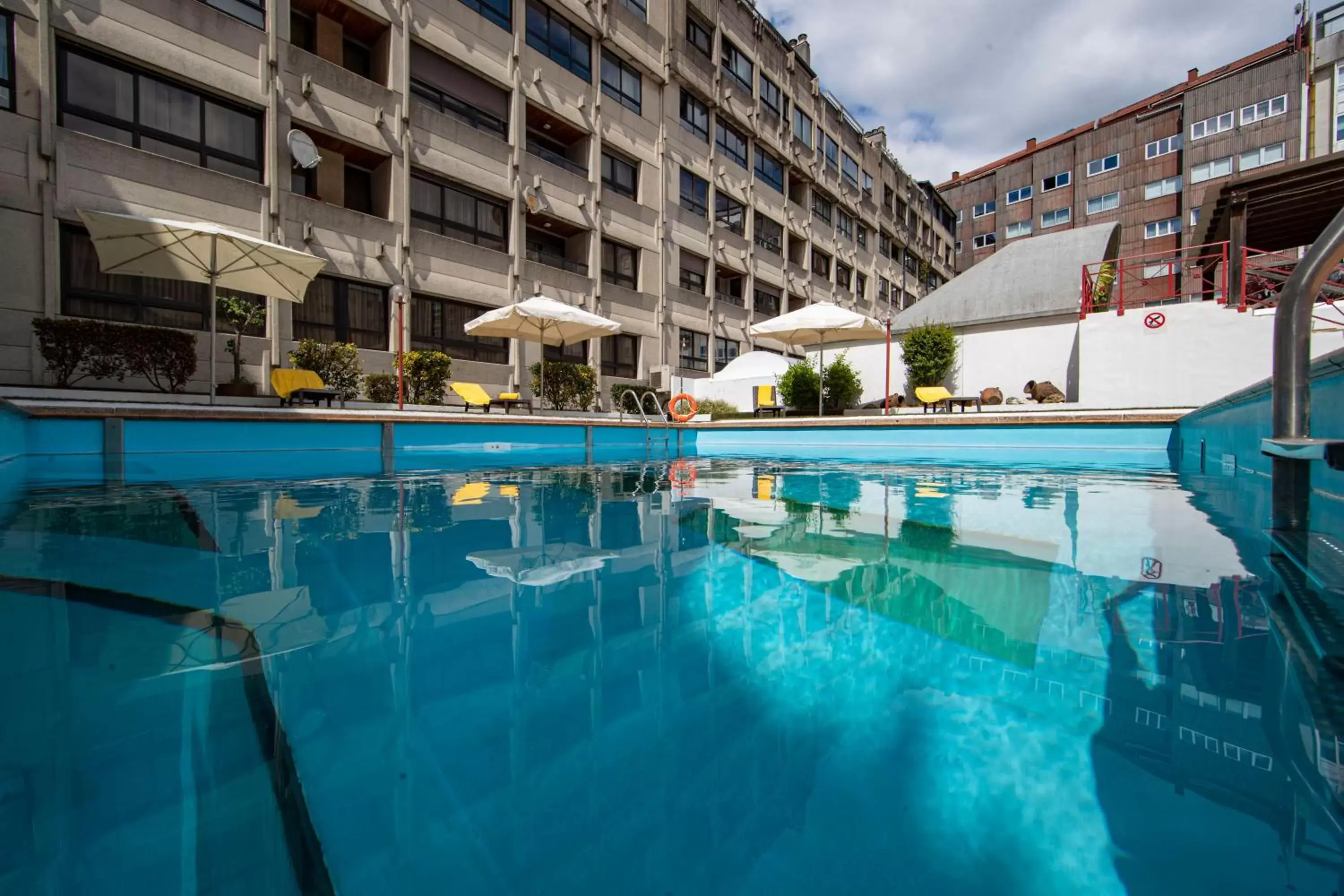 Swimming pool in Eurostars Araguaney Swimming pool in Eurostars Araguaney