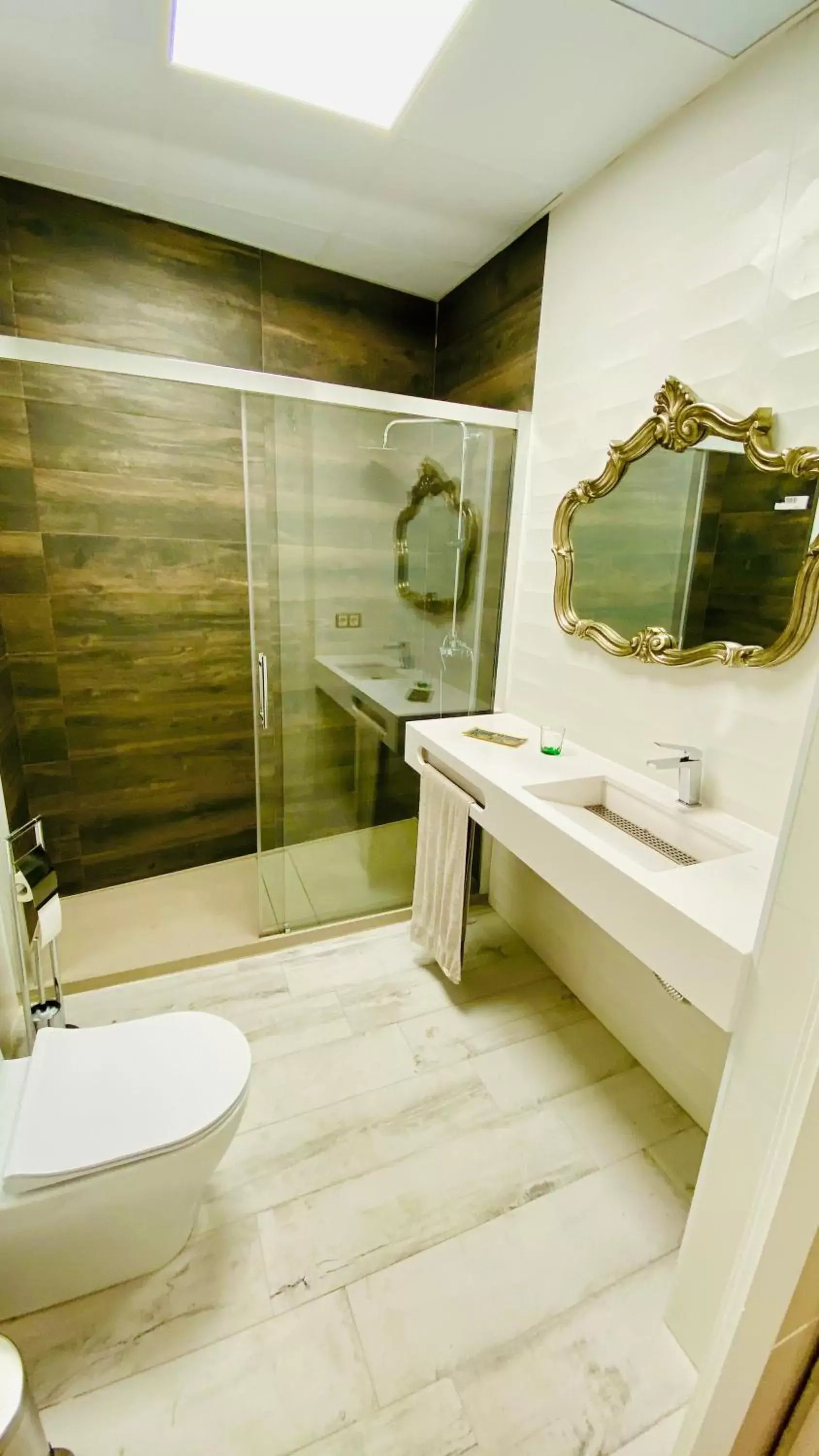 Bathroom in Apartamentos "El Escondite de Triana"