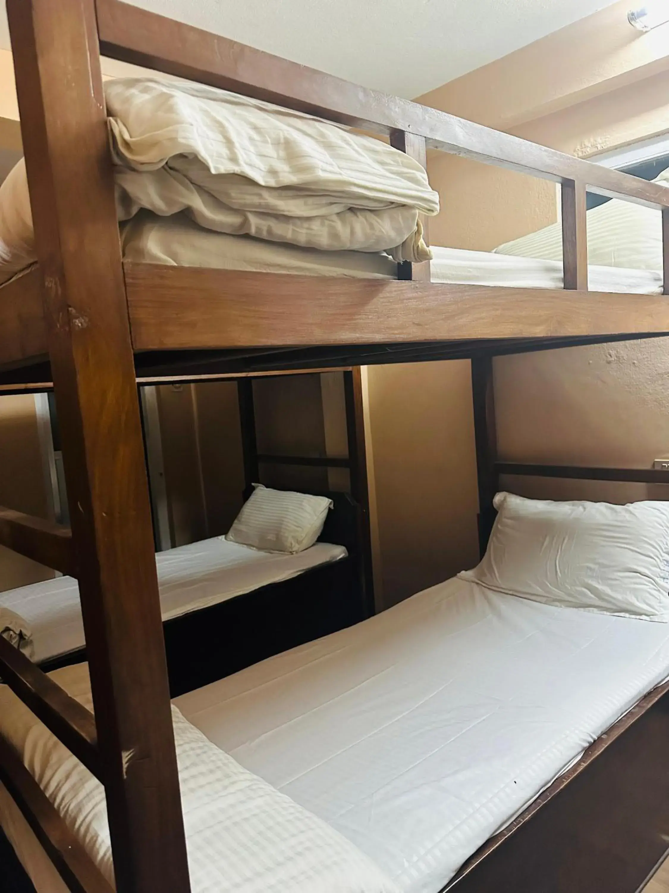 Bunk Bed in Hotel Travelers Home