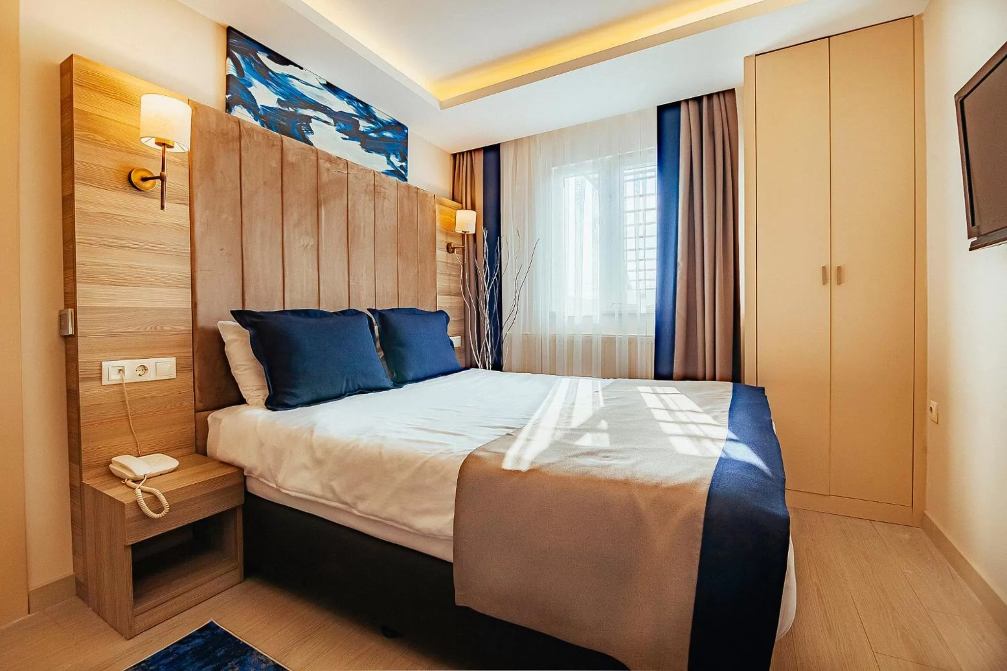 Photo of the whole room, Bed in The Milltown Hotel