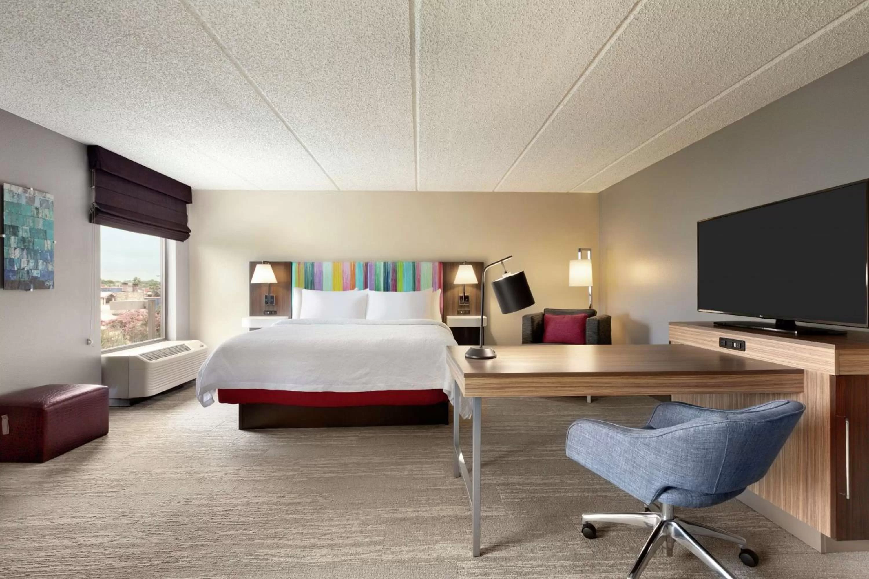 Bedroom, Bed in Hampton Inn - Houston/Brookhollow