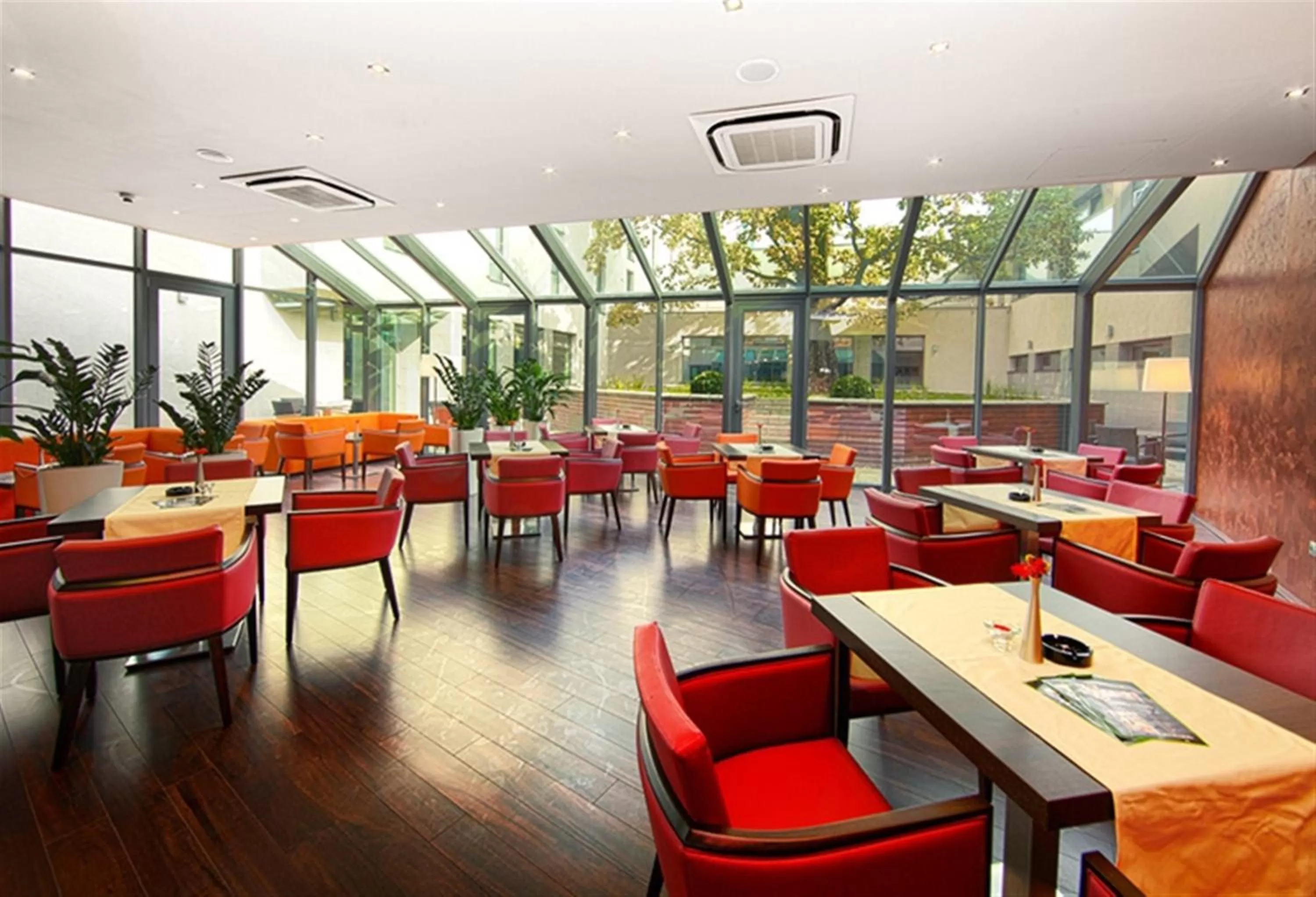 Restaurant/places to eat in Holiday Inn Trnava by IHG