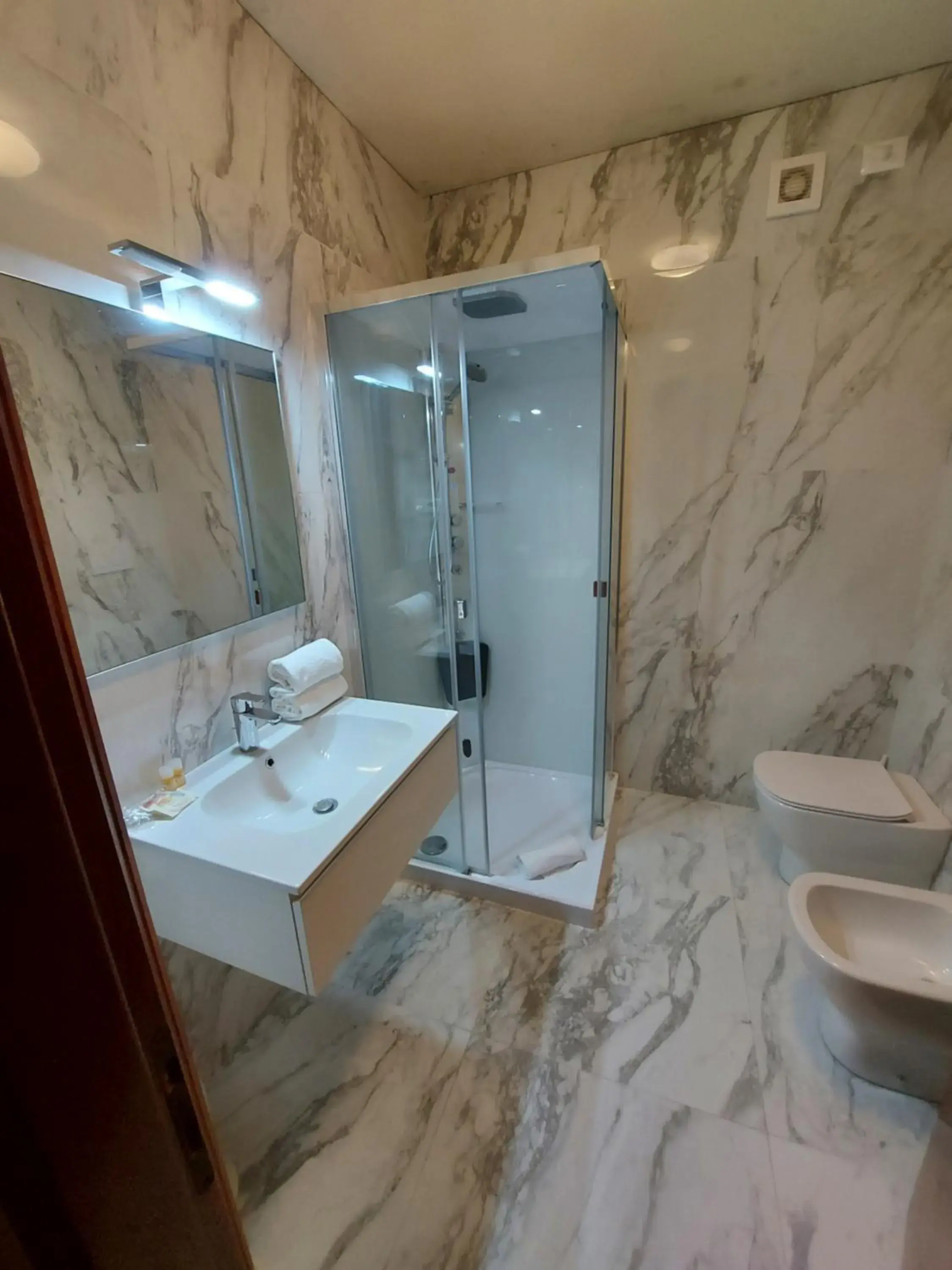 Bathroom in Hotel Posta 77