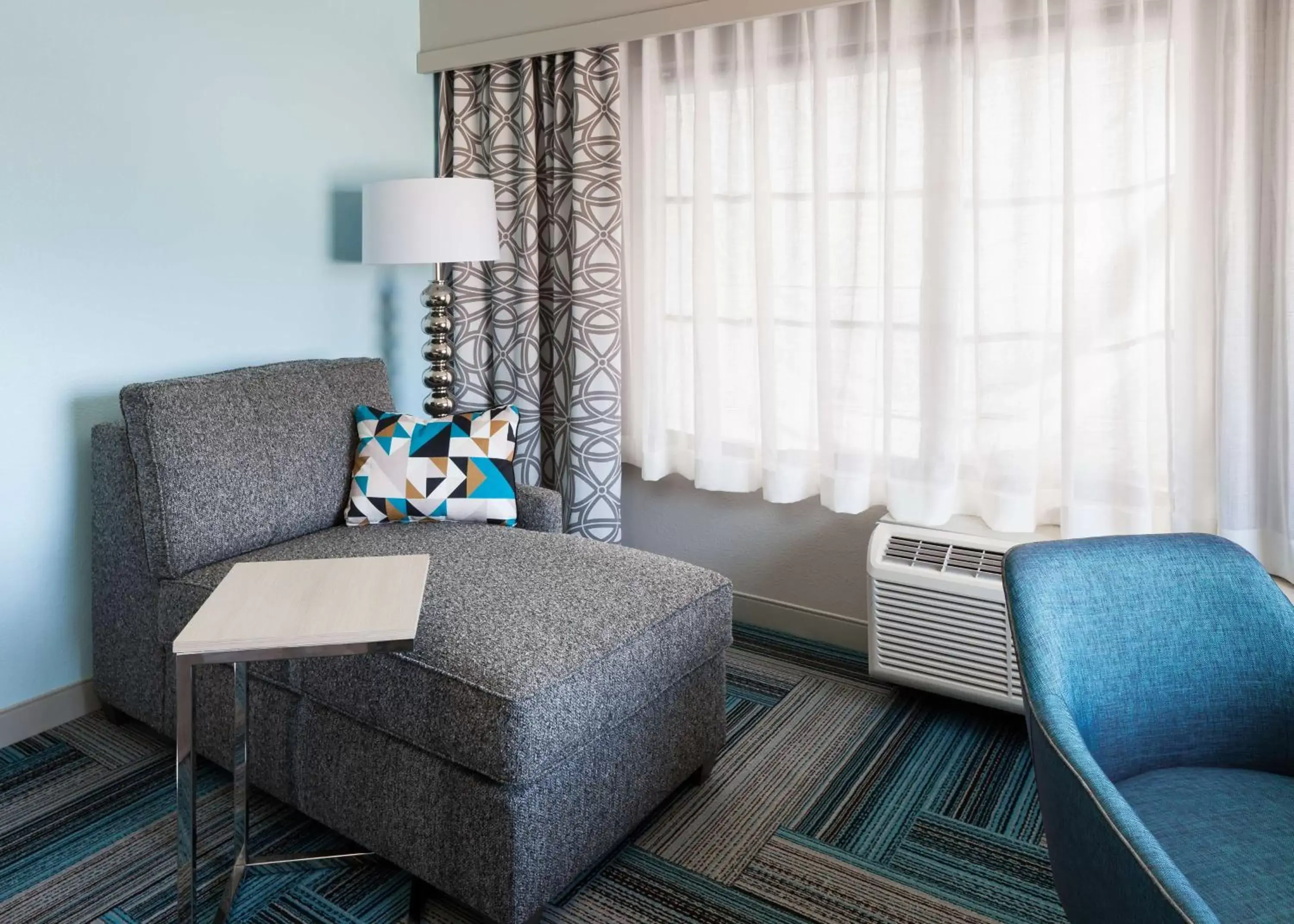 Bed, Seating Area in Hampton Inn San Diego Downtown